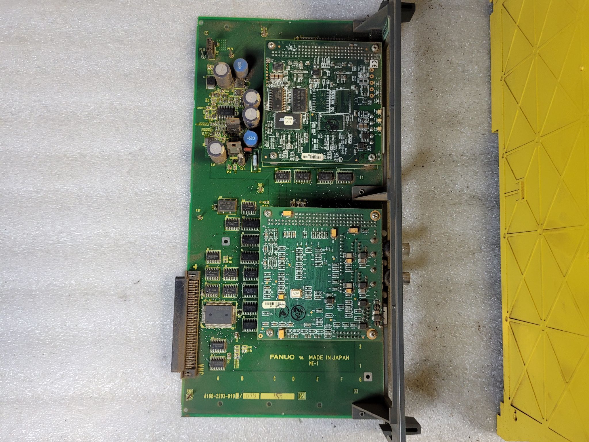 FANUC A05B-2400-C061 R-J3 Backplane With A16B-2203-0190 Board USED 2