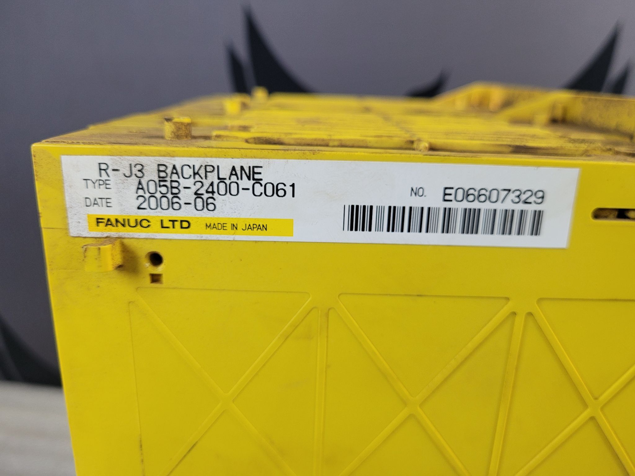 FANUC A05B-2400-C061 R-J3 Backplane With A16B-2203-0190 Board USED 4
