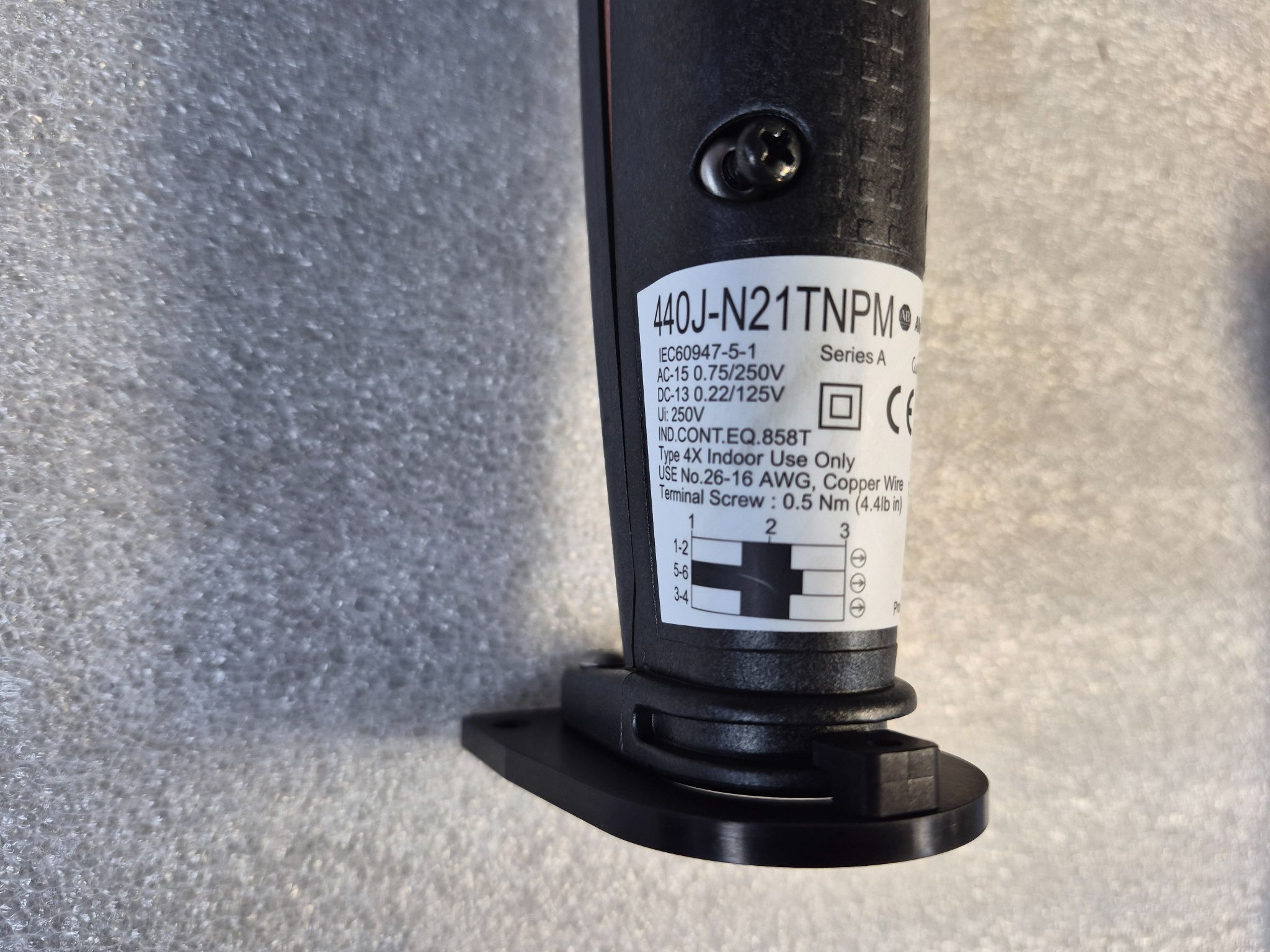 Allen Bradley 440J-N21TNPM Guardmaster Safety Limit Switch NEW 4