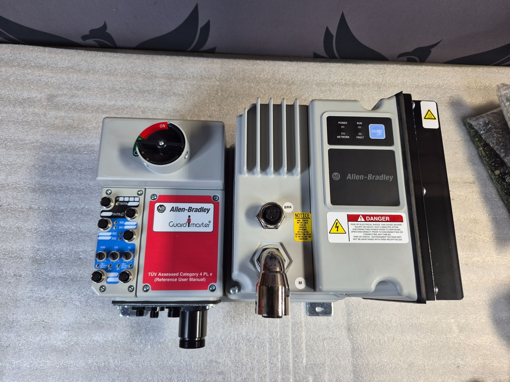 ALLEN BRADLEY 284E-FVD2P3S-10-RRG-SBG-DB1-EMI ArmorStart Safety Drive NEW 2
