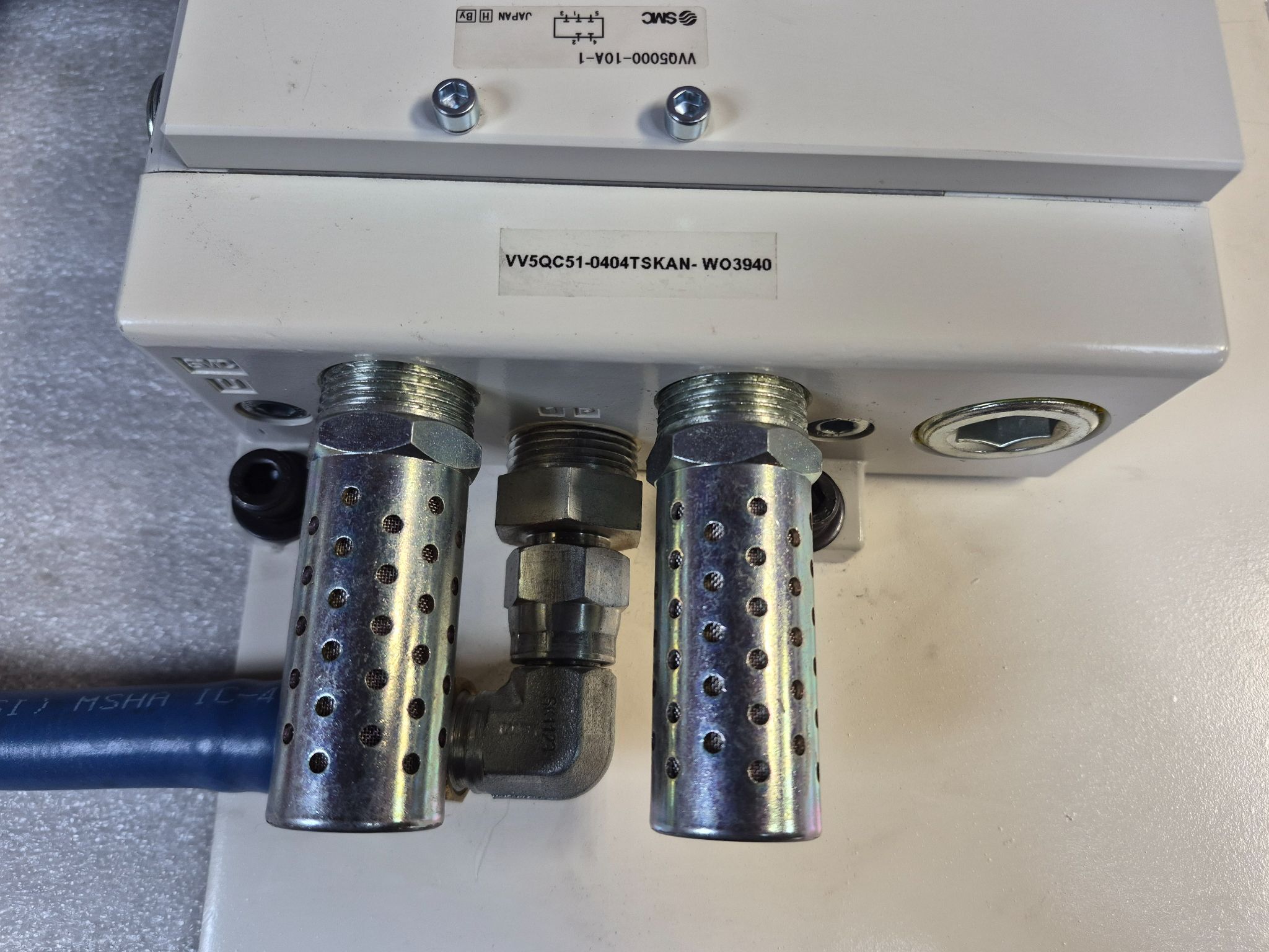 SMC VV5QC51‑0404TSKAN Pneumatic Valve Manifold Assembly USED 1