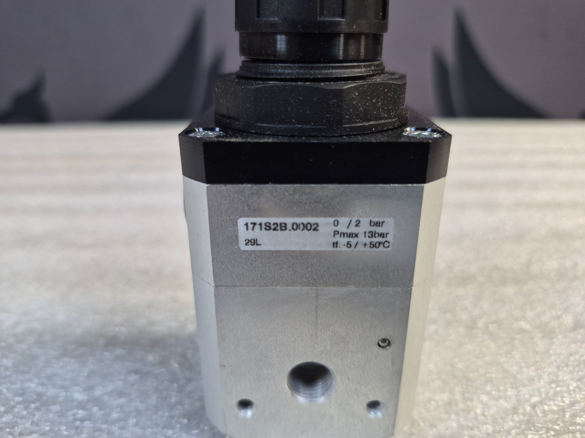 PNEUMAX 171S2B.0002 Pneumatic Pressure Regulator NEW 2