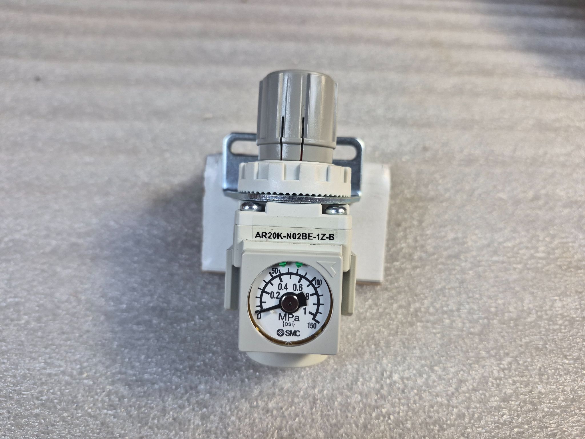 SMC AR20K‑N02BE‑1Z‑B Modular Air Regulator with Gauge USED 0