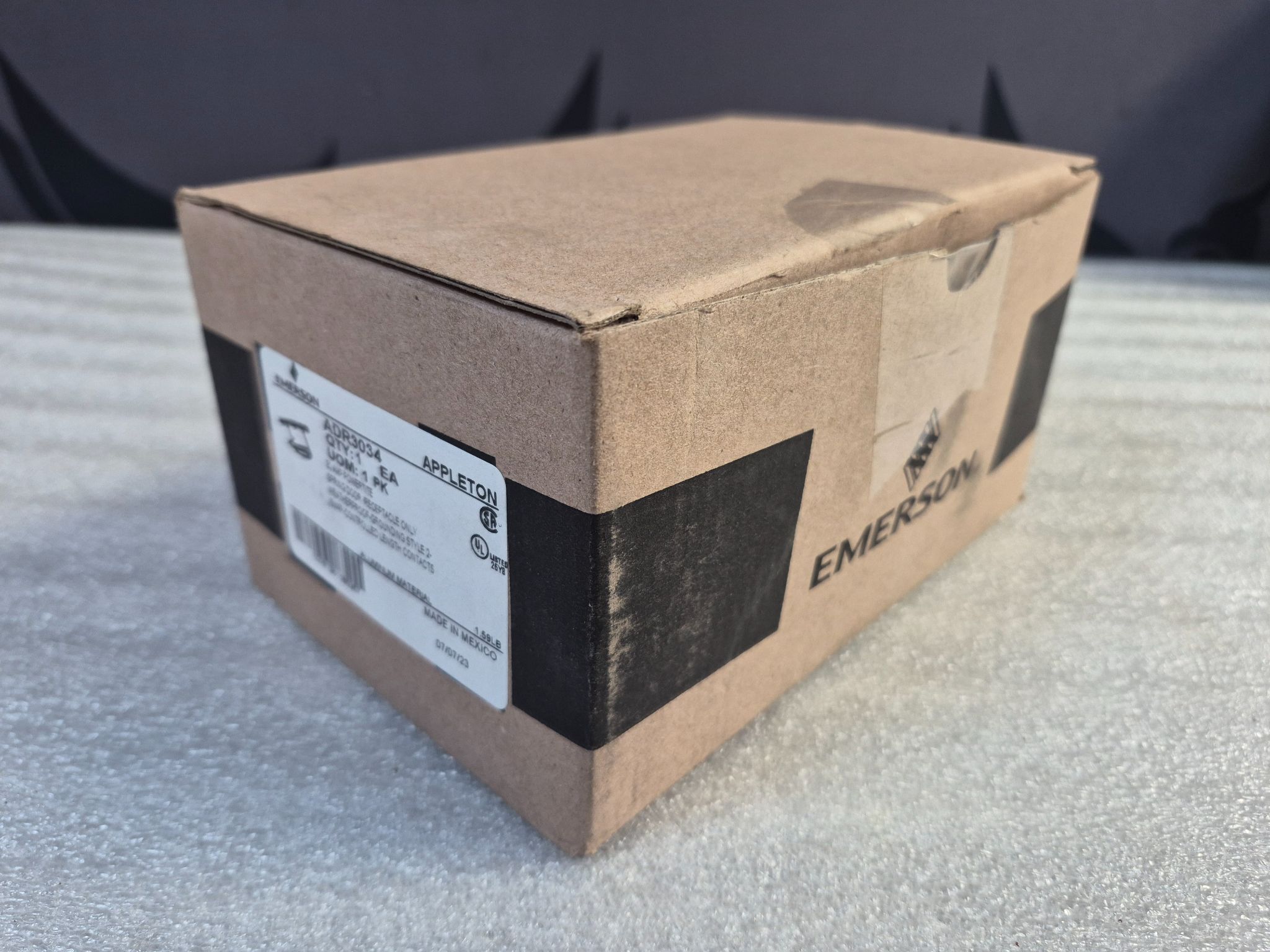 Emerson Appleton ADR3034 Powertite 30A Receptacle 3P4W NEW 1