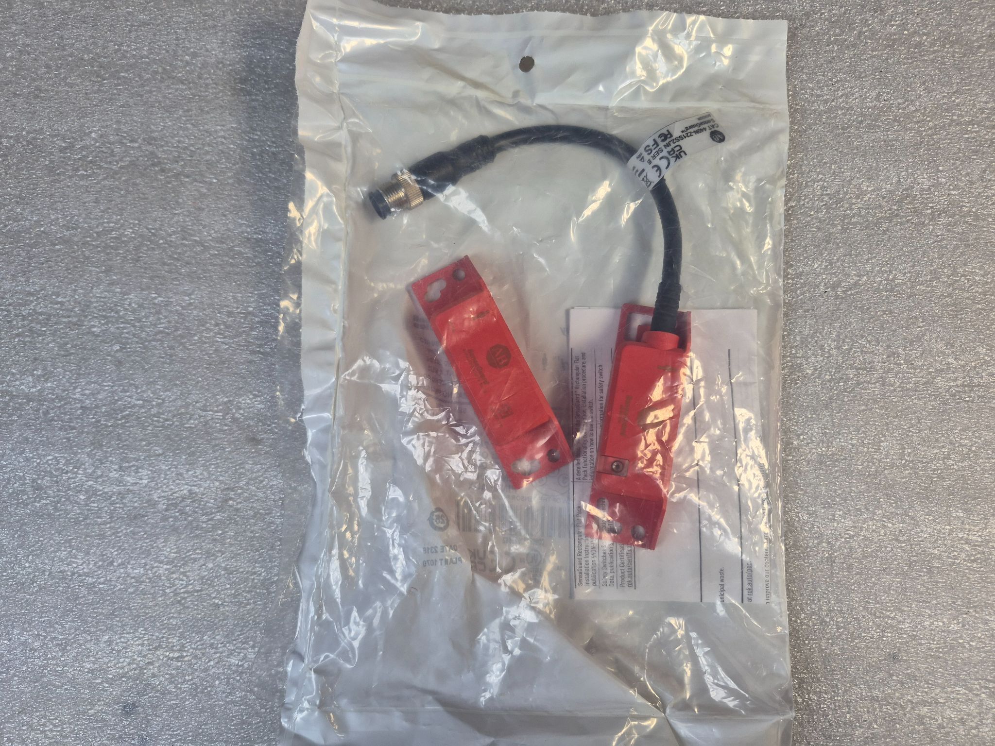 ALLEN BRADLEY 440N-Z21SS2JN SensaGuard Non-Contact Safety Switch 24VDC NEW 1