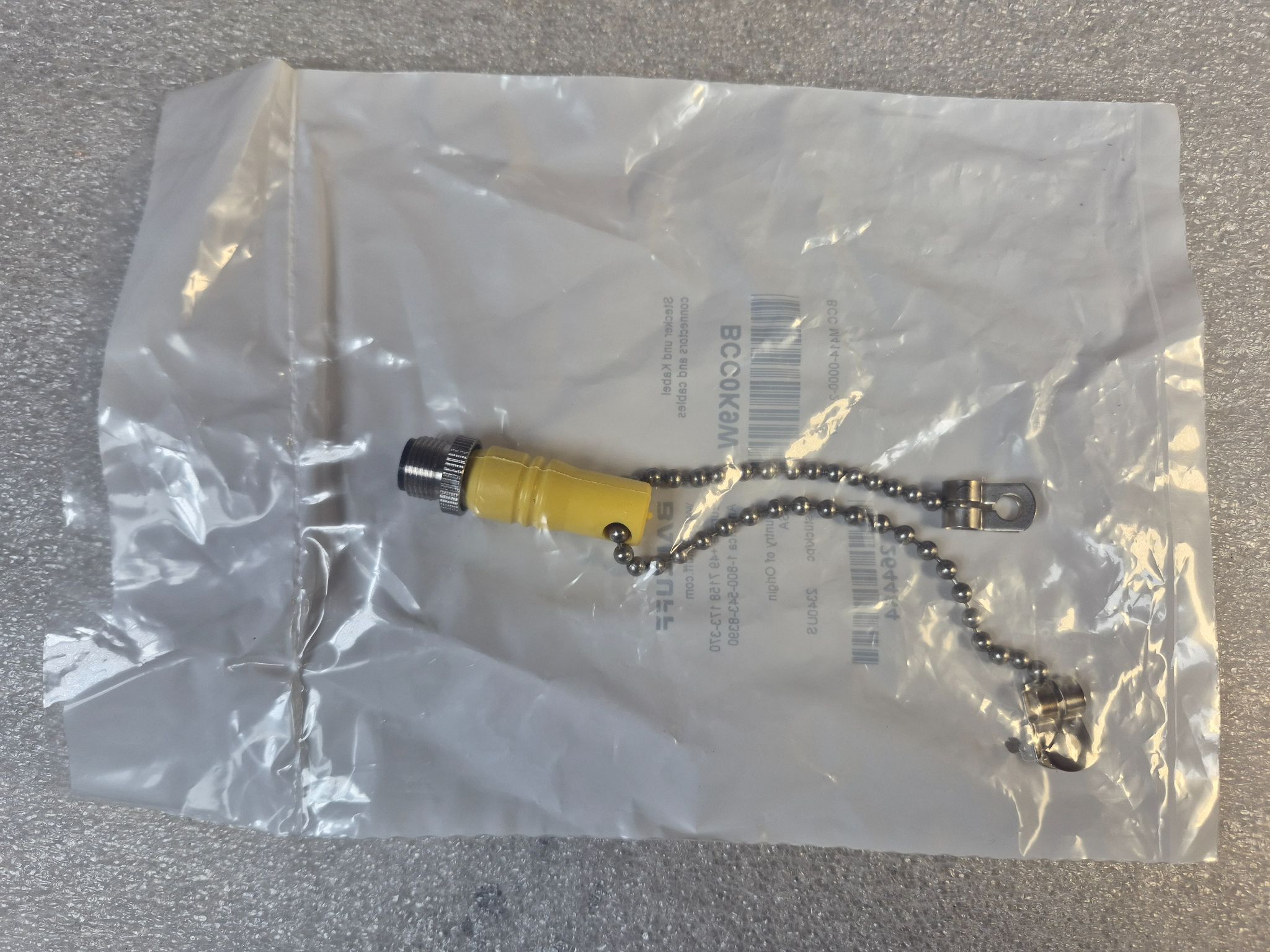 BALLUFF BCC M414-0000-2A-R07 M12 Protective Cap w/ Chain NEW 1