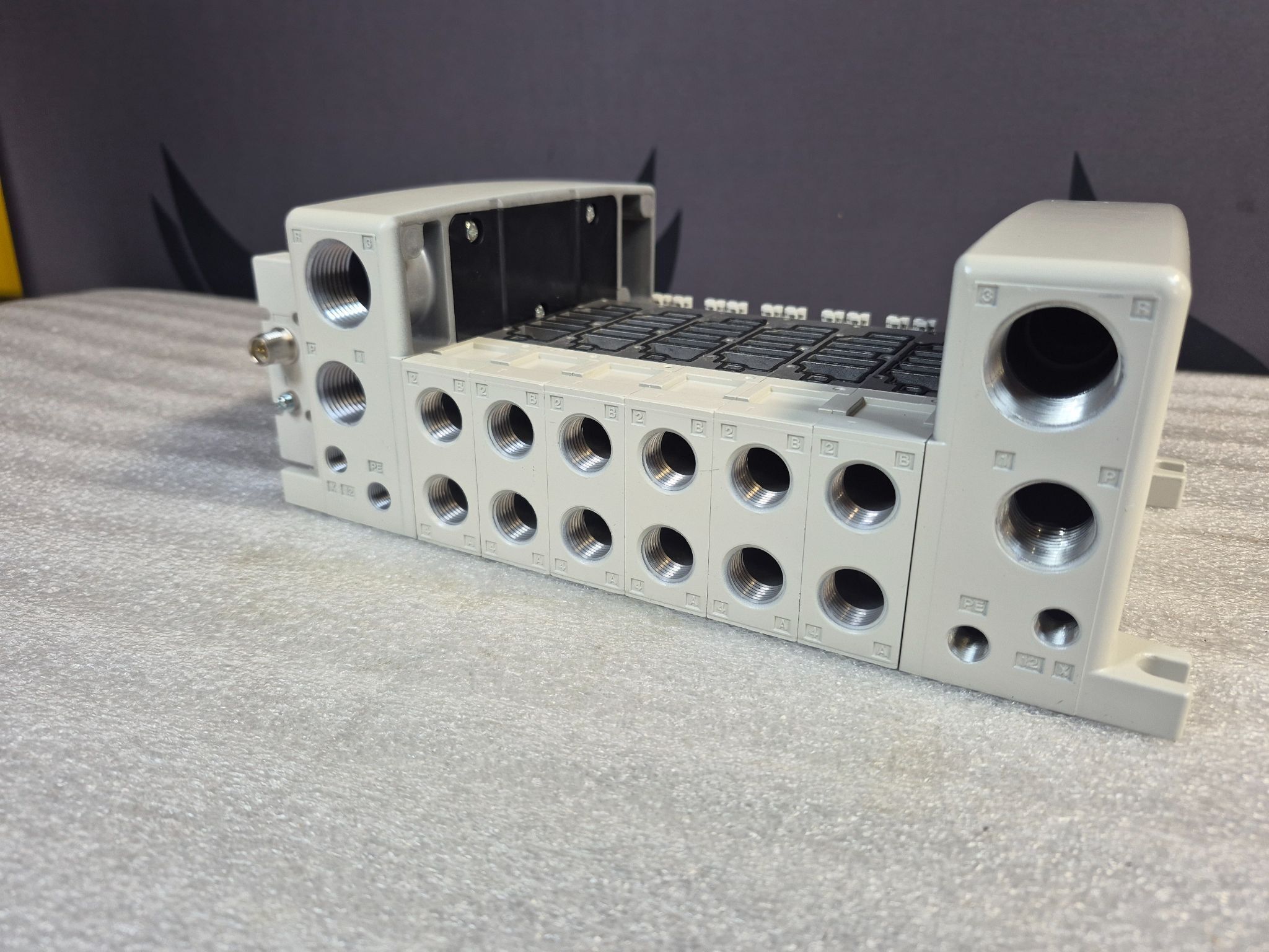 SMC VV5QC41-0803TSKAN Valve Manifold With EX260-SIL1 IO-Link Unit NEW 3