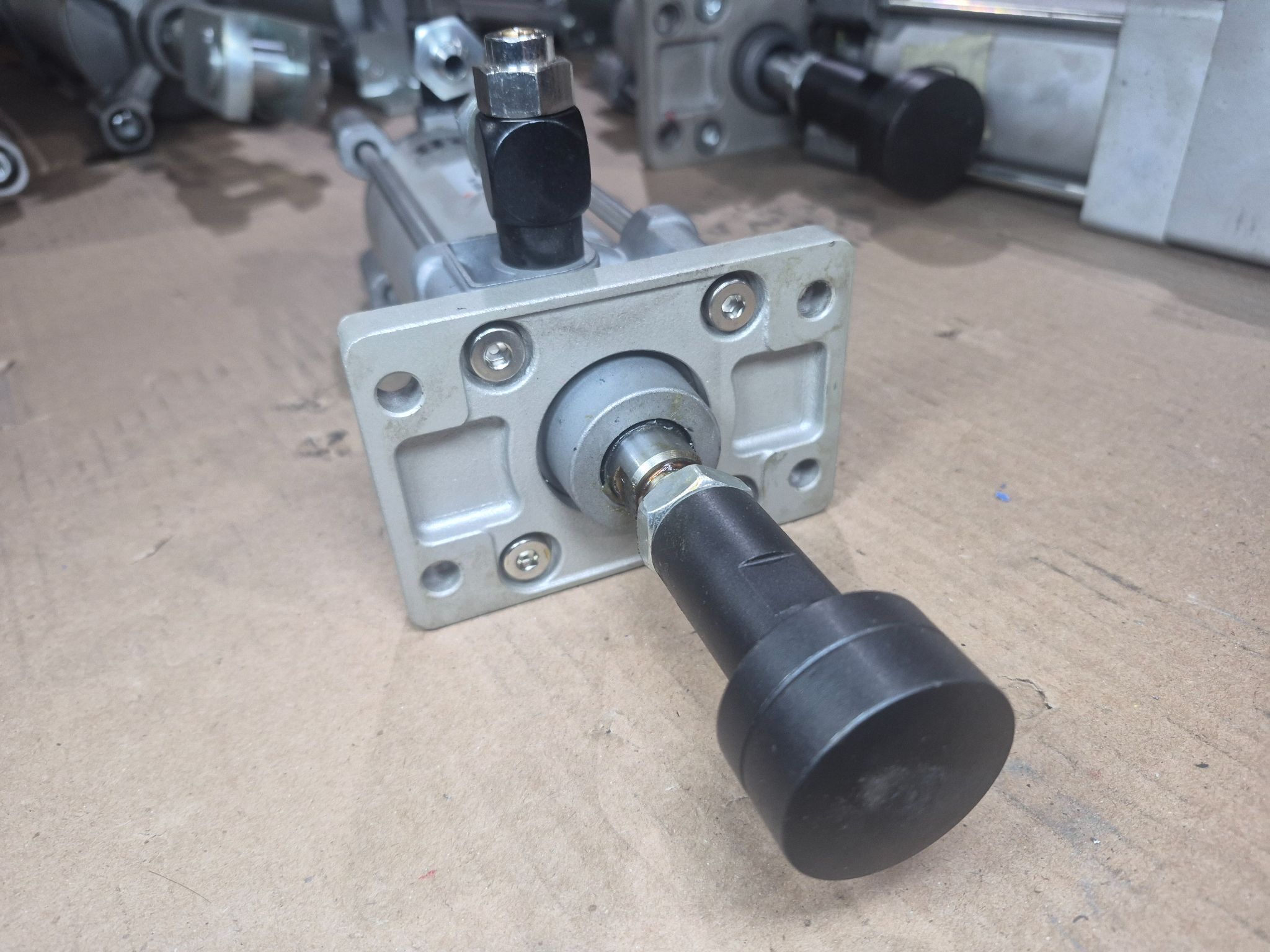 SMC C96SF63‑100C ISO 15552 Pneumatic Cylinder 63mm Bore 100mm Stroke NEW 3