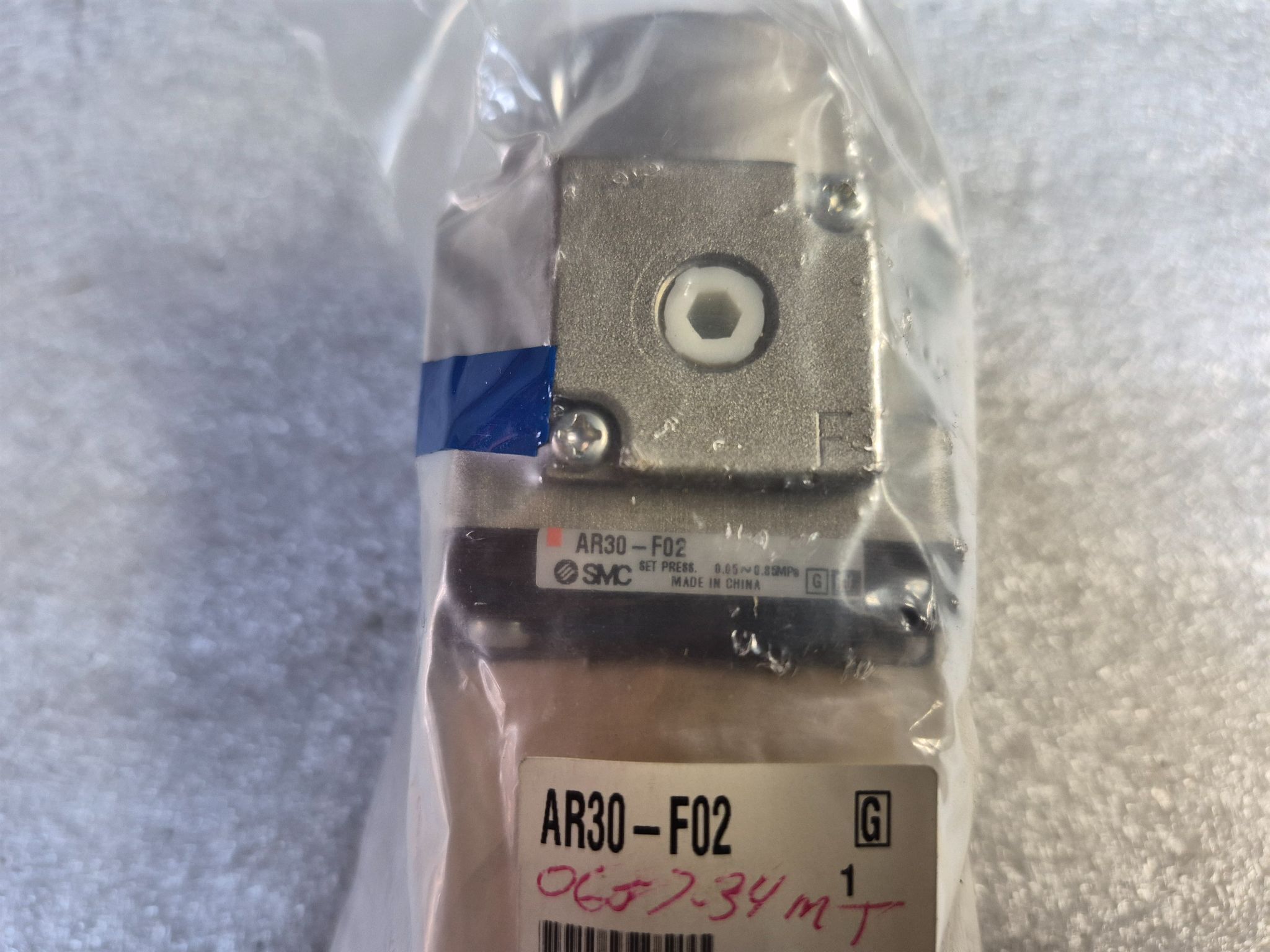 SMC AR30‑F02 Pneumatic Air Regulator 1/4" NEW 1