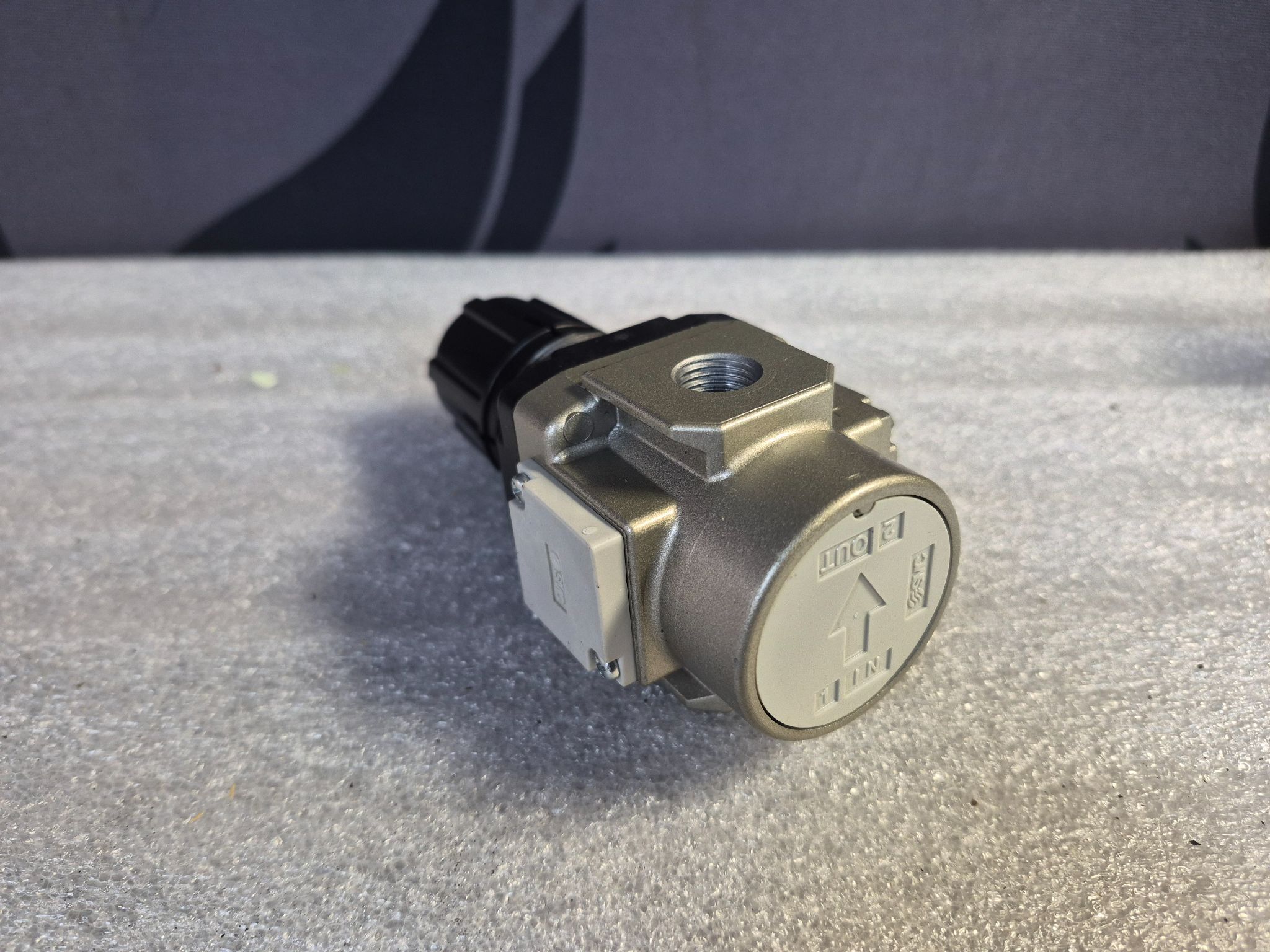 SMC AR30-F02H Pneumatic Air Regulator 1/4" NEW NO BOX 2