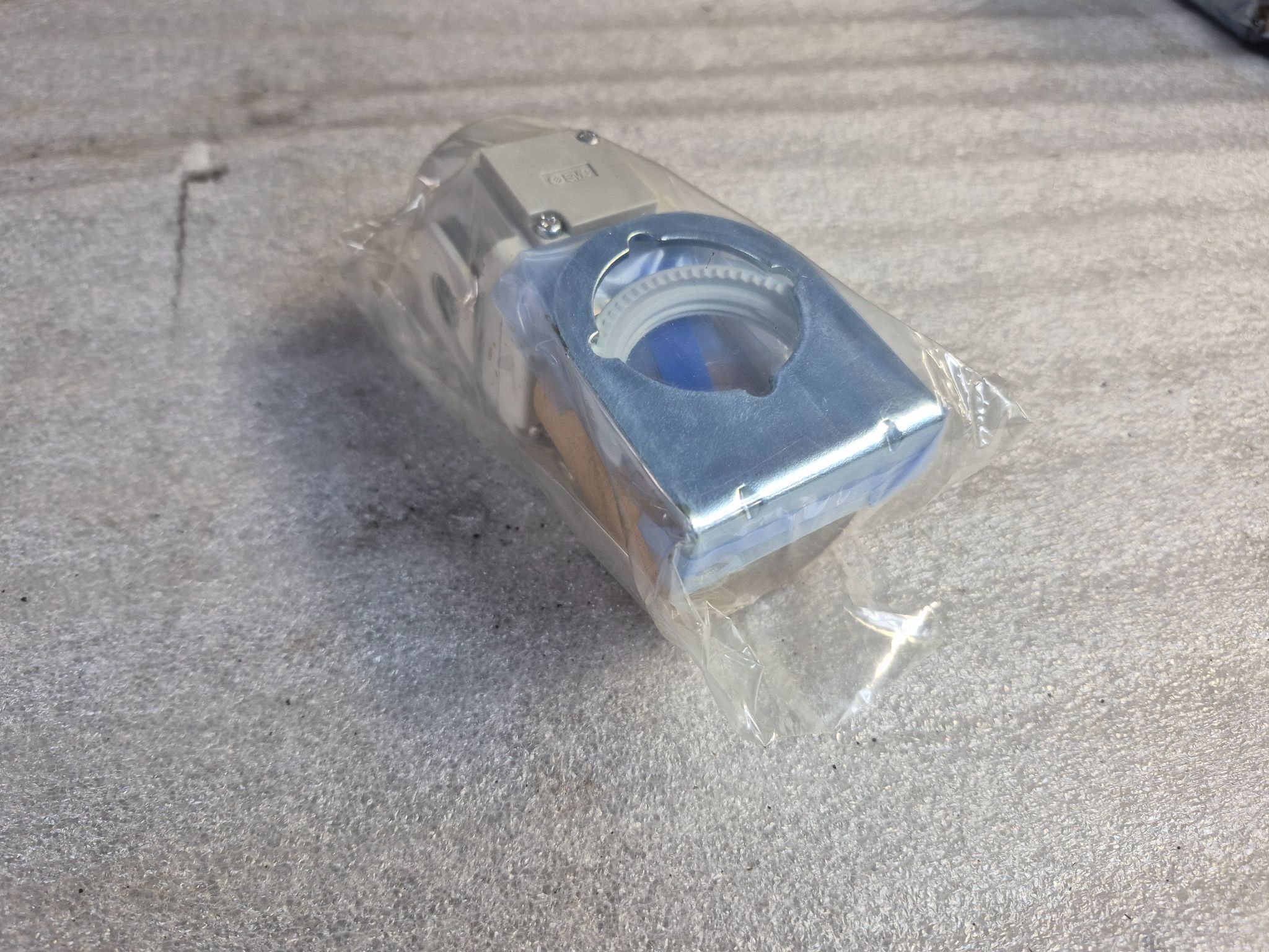 SMC AR30‑F02B‑B Pneumatic Air Regulator 1/4" NEW 2