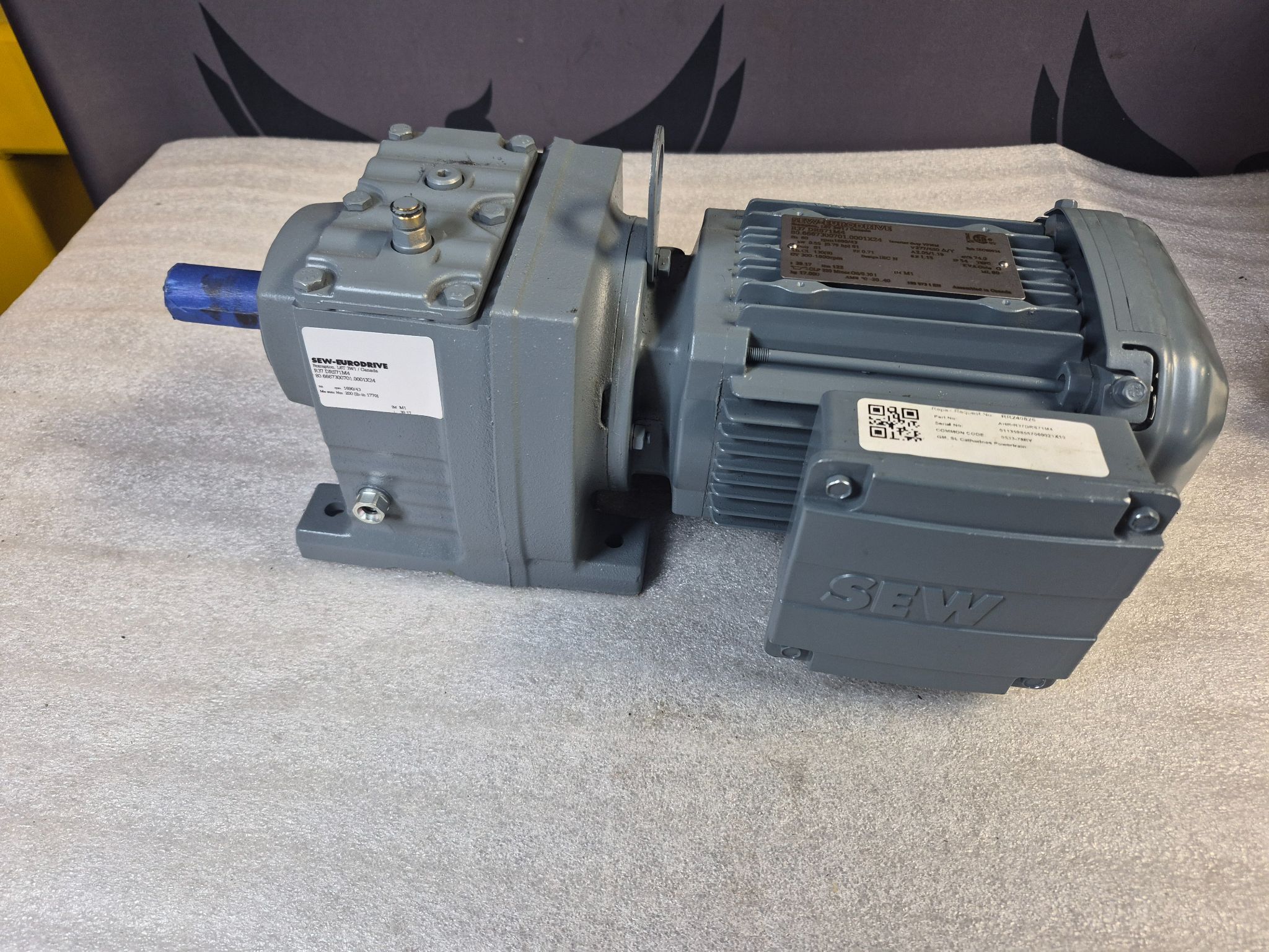 SEW‑EURODRIVE R37 DRS71M4 Helical Gearmotor 0.55 kW 230/460V USED 1