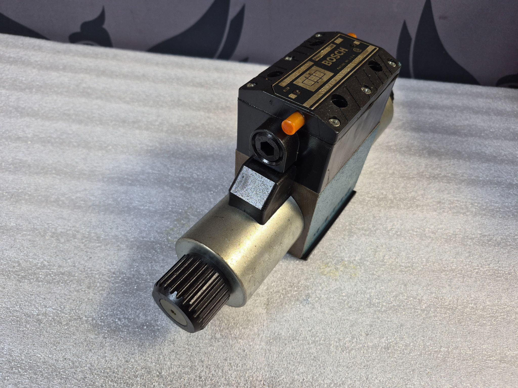 Bosch 081WV10P1V1004KE024/00E51 Hydraulic Directional Valve USED 2
