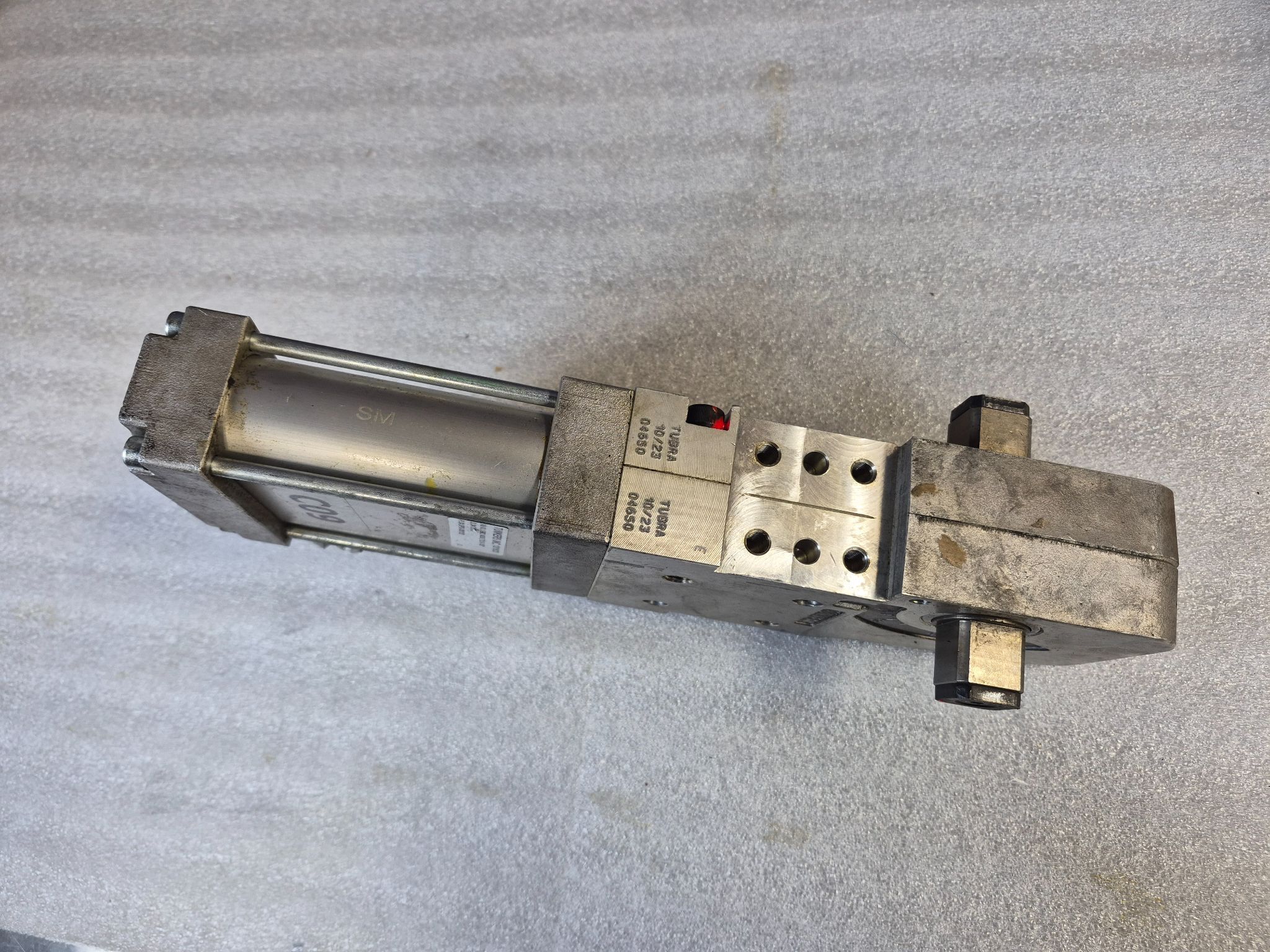 TUNKERS VU 63.1 BR2 A035 T12 5-135 Pneumatic Clamp USED 3