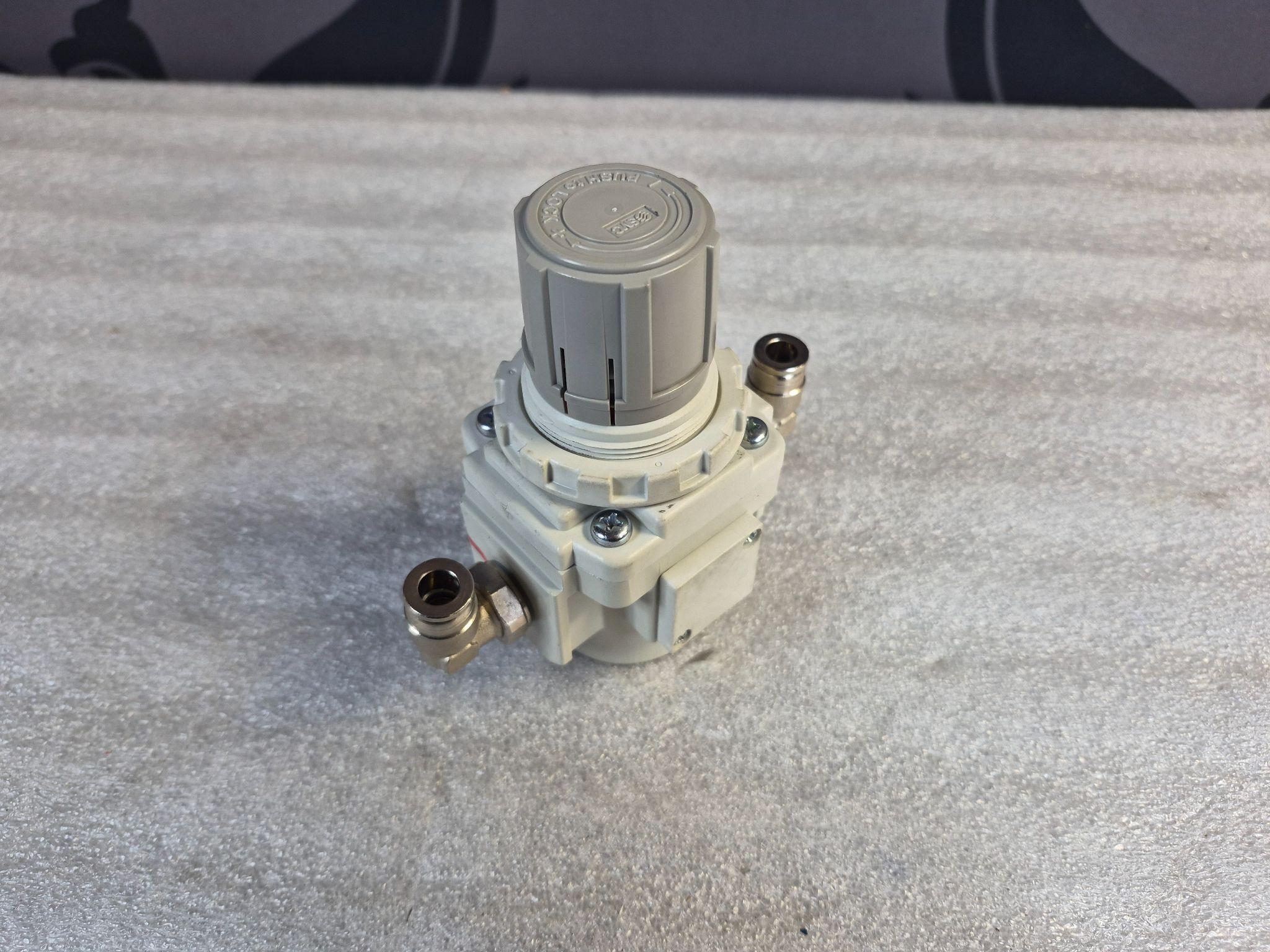 SMC AR40K‑N03E‑YZ‑B Pneumatic Air Regulator USED 1
