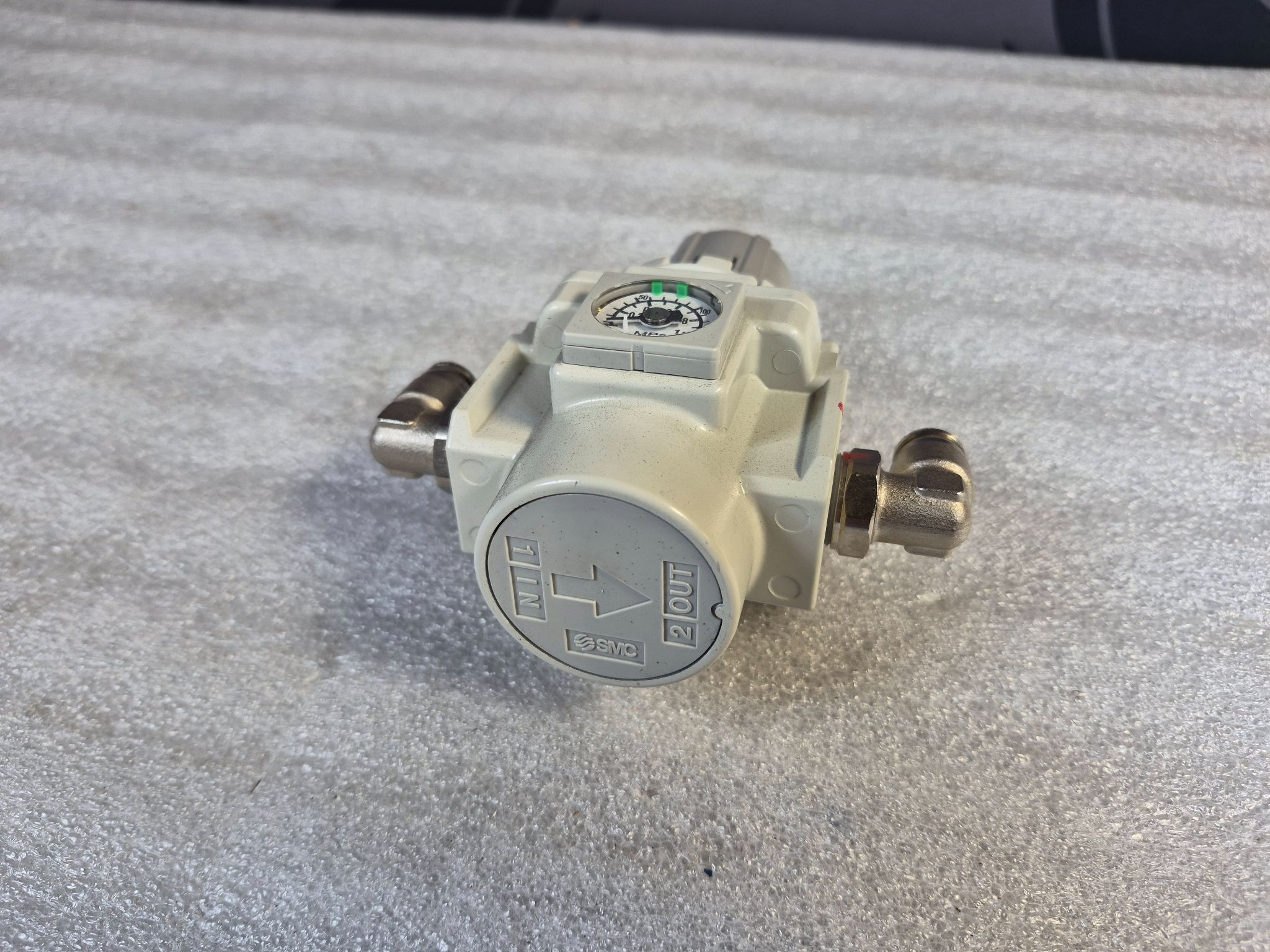 SMC AR40K‑N03E‑YZ‑B Pneumatic Air Regulator USED 2