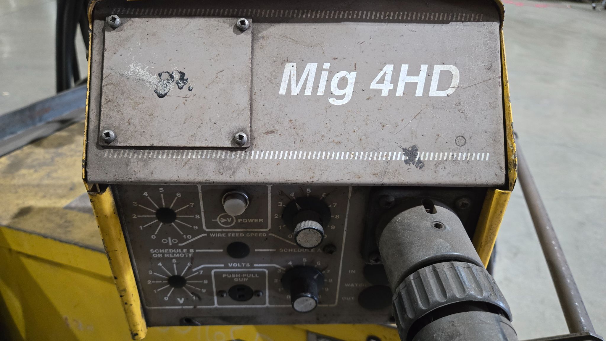 ESAB V452 CV MIG Welder With MIG-4HD Wire Feeder 450A 3PH USED 12