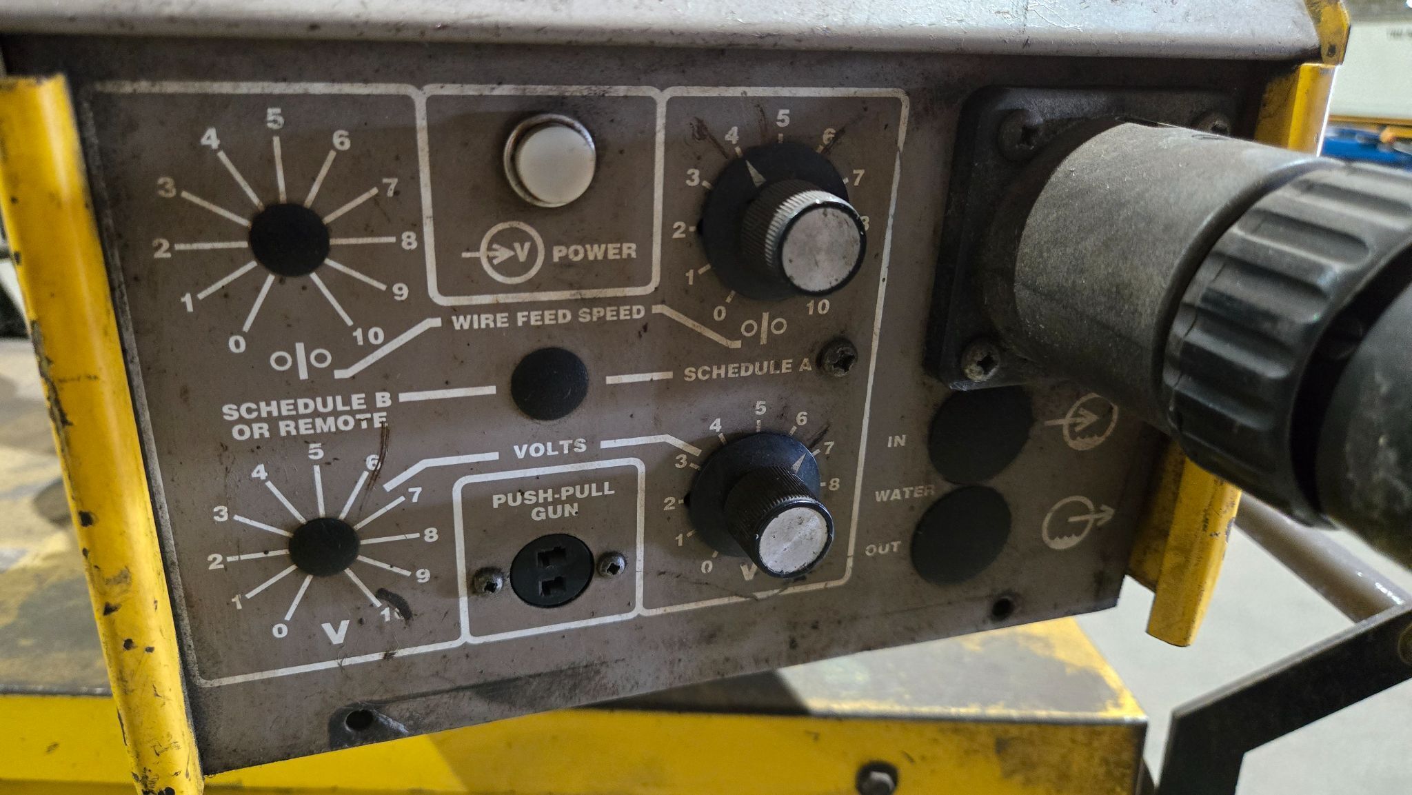 ESAB V452 CV MIG Welder With MIG-4HD Wire Feeder 450A 3PH USED 13