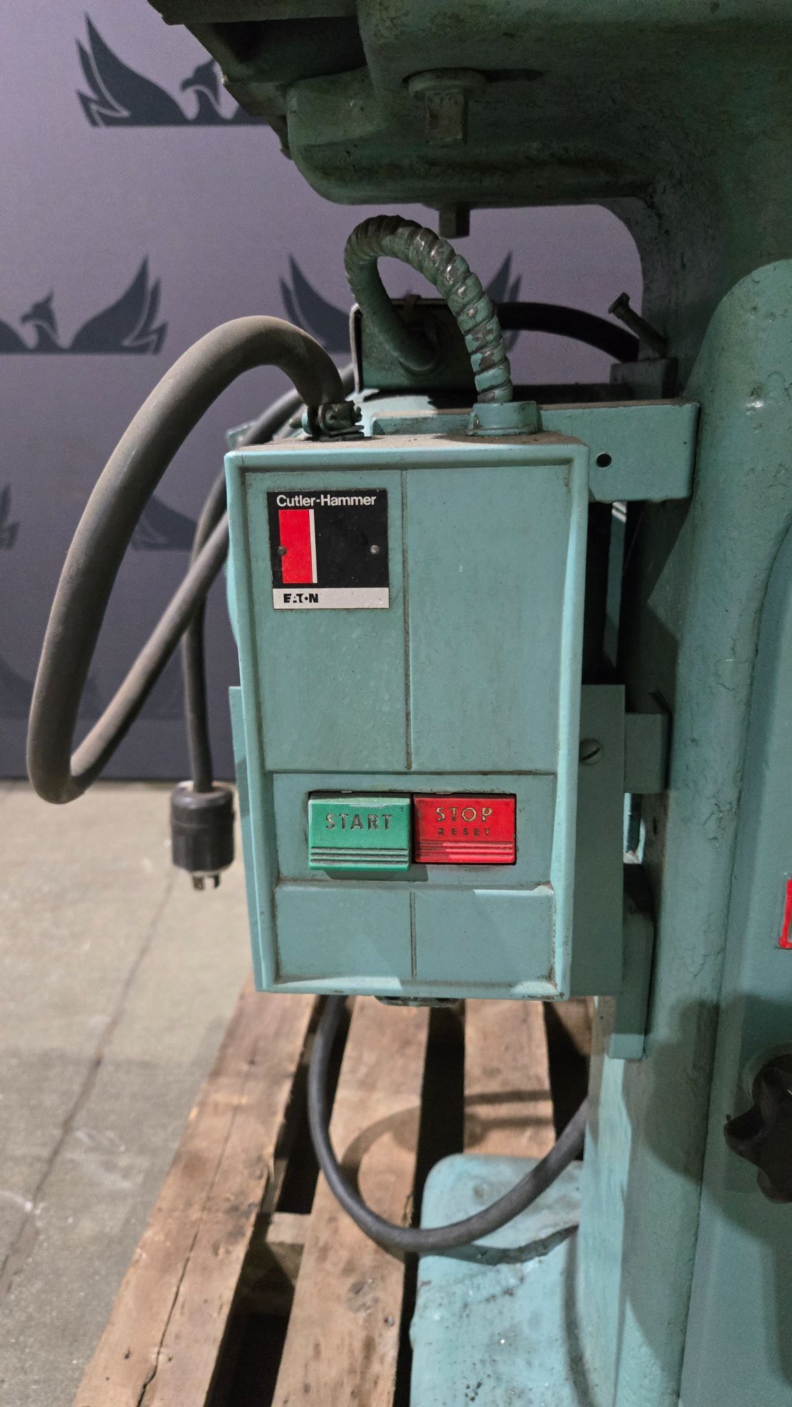 Davis Keyseater Vertical Slotting Machine 220/440V 3PH USED 5