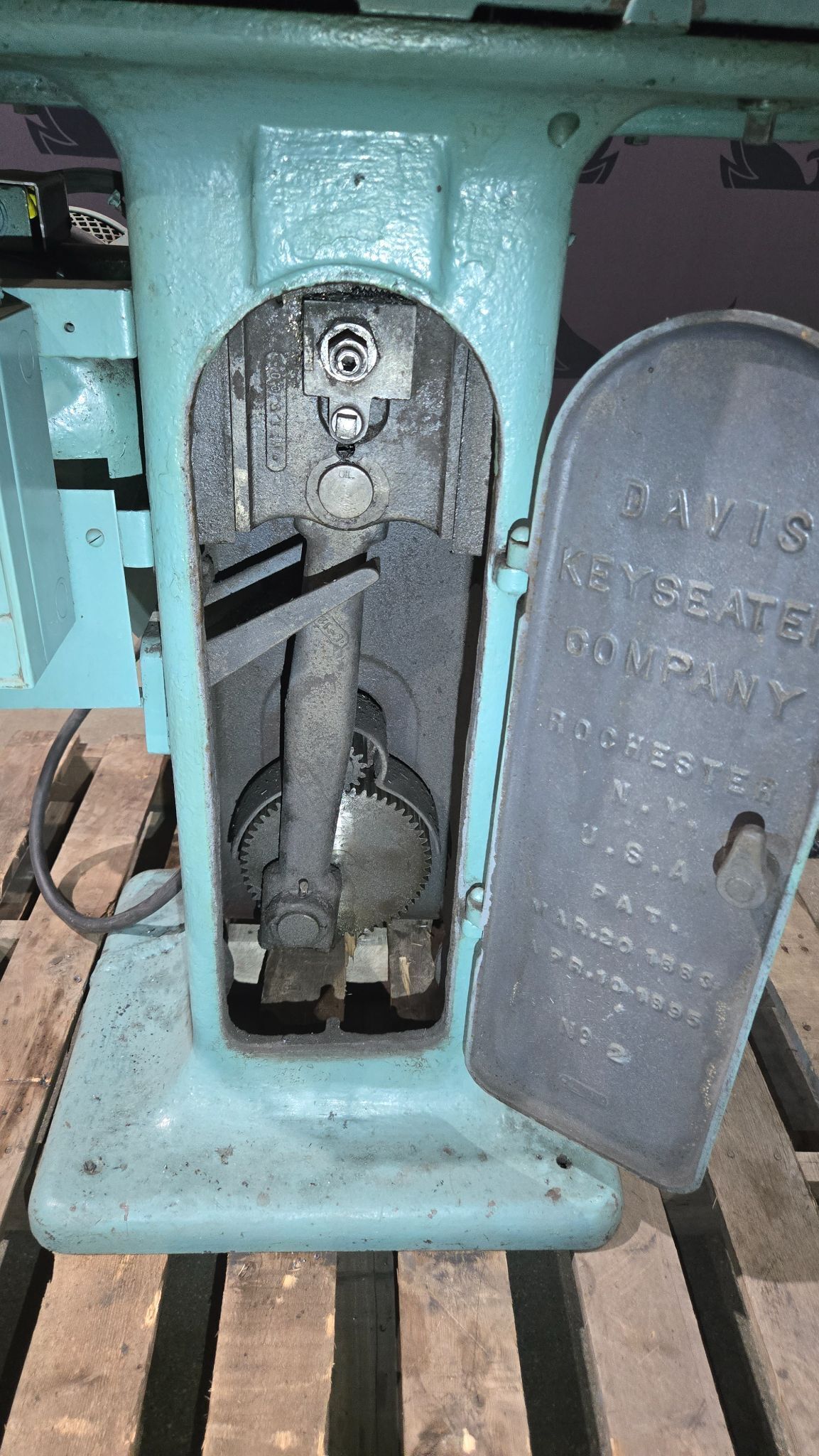 Davis Keyseater Vertical Slotting Machine 220/440V 3PH USED 8