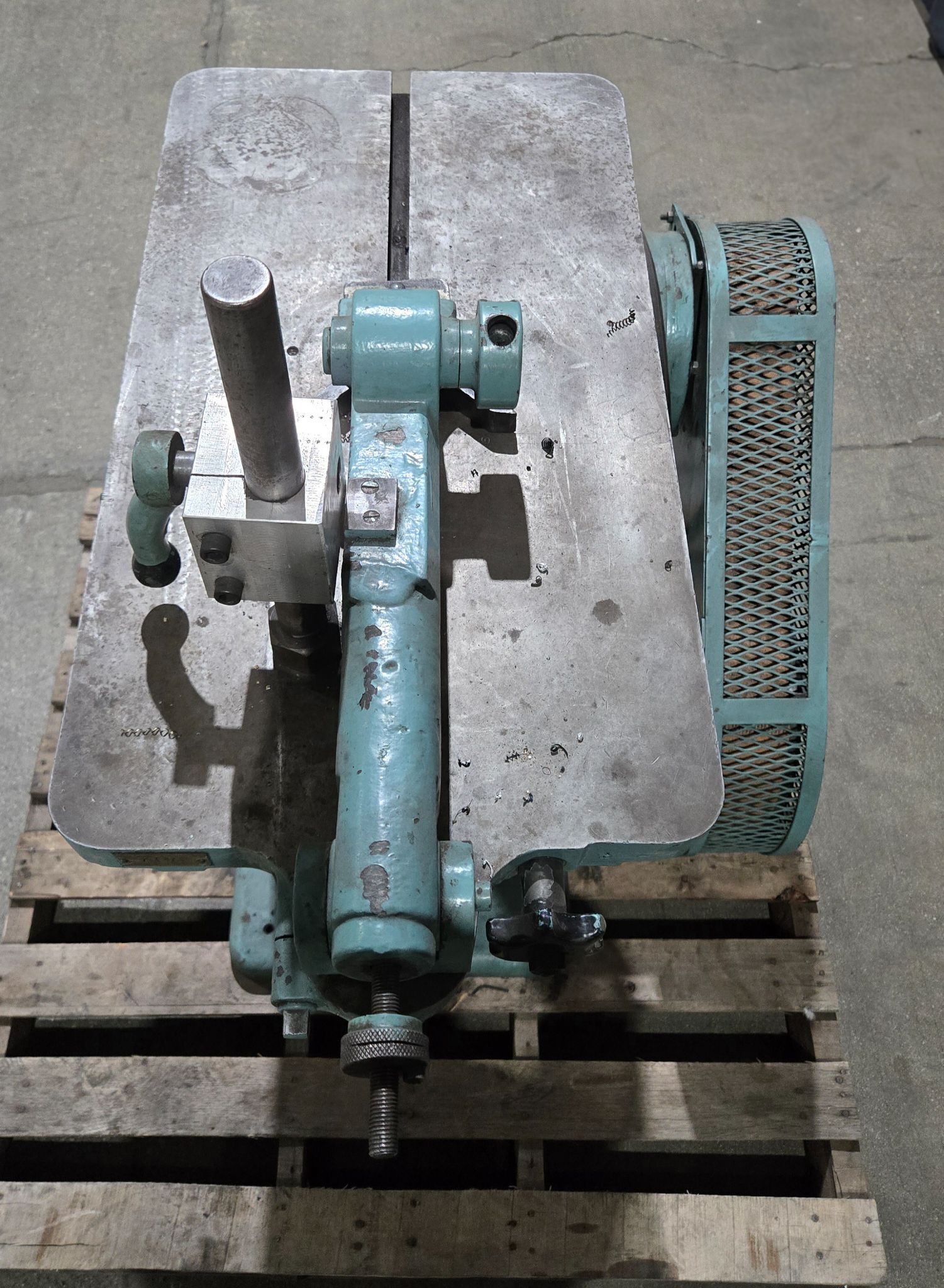 Davis Keyseater Vertical Slotting Machine 220/440V 3PH USED 4