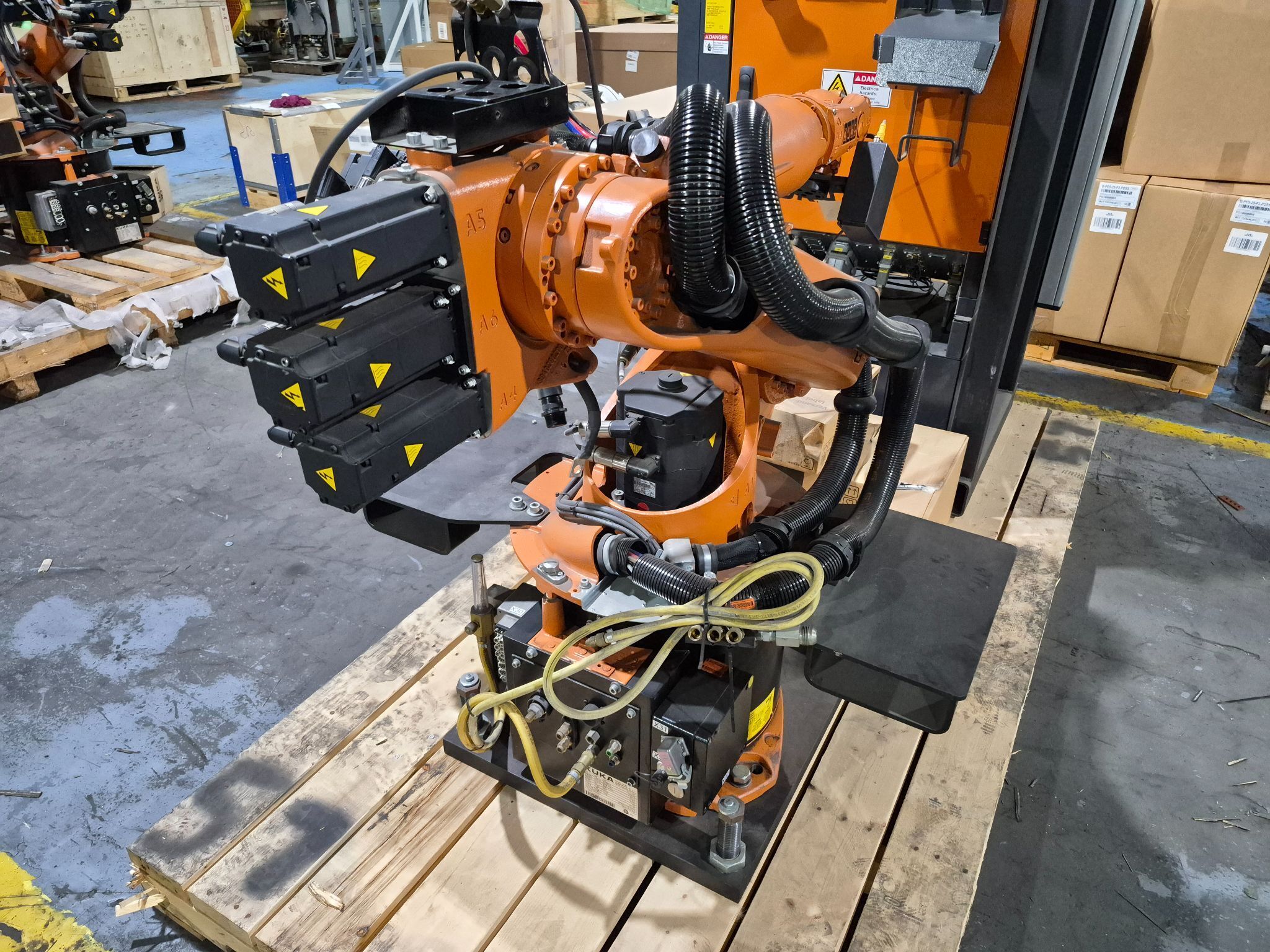 KUKA KR 16 L6-2 Robot Complete w/ KR C4 NA Controls NEW (Missing Pendant) 2