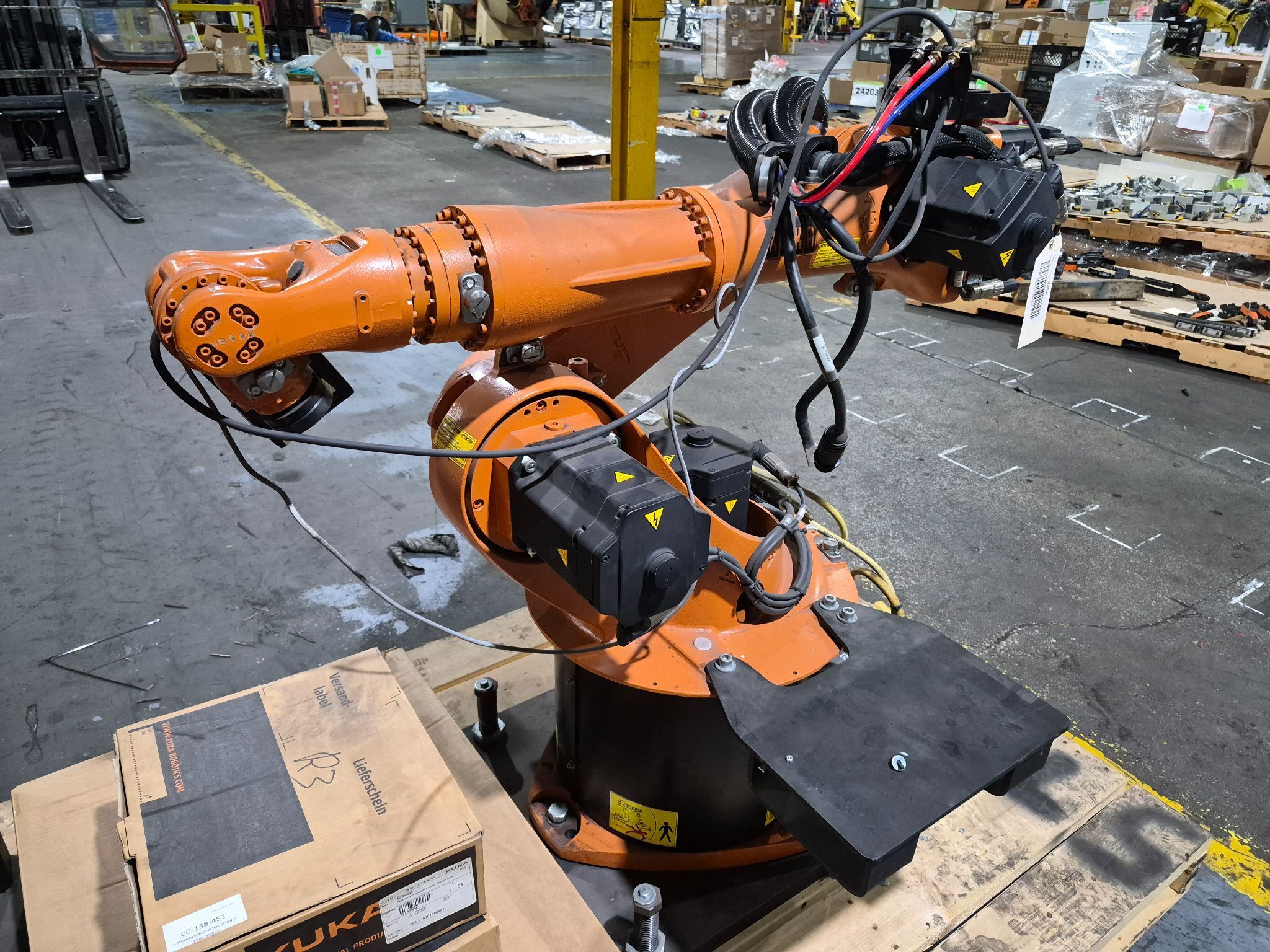 KUKA KR 16 L6-2 Robot Complete w/ KR C4 NA Controls NEW (Missing Pendant) 4