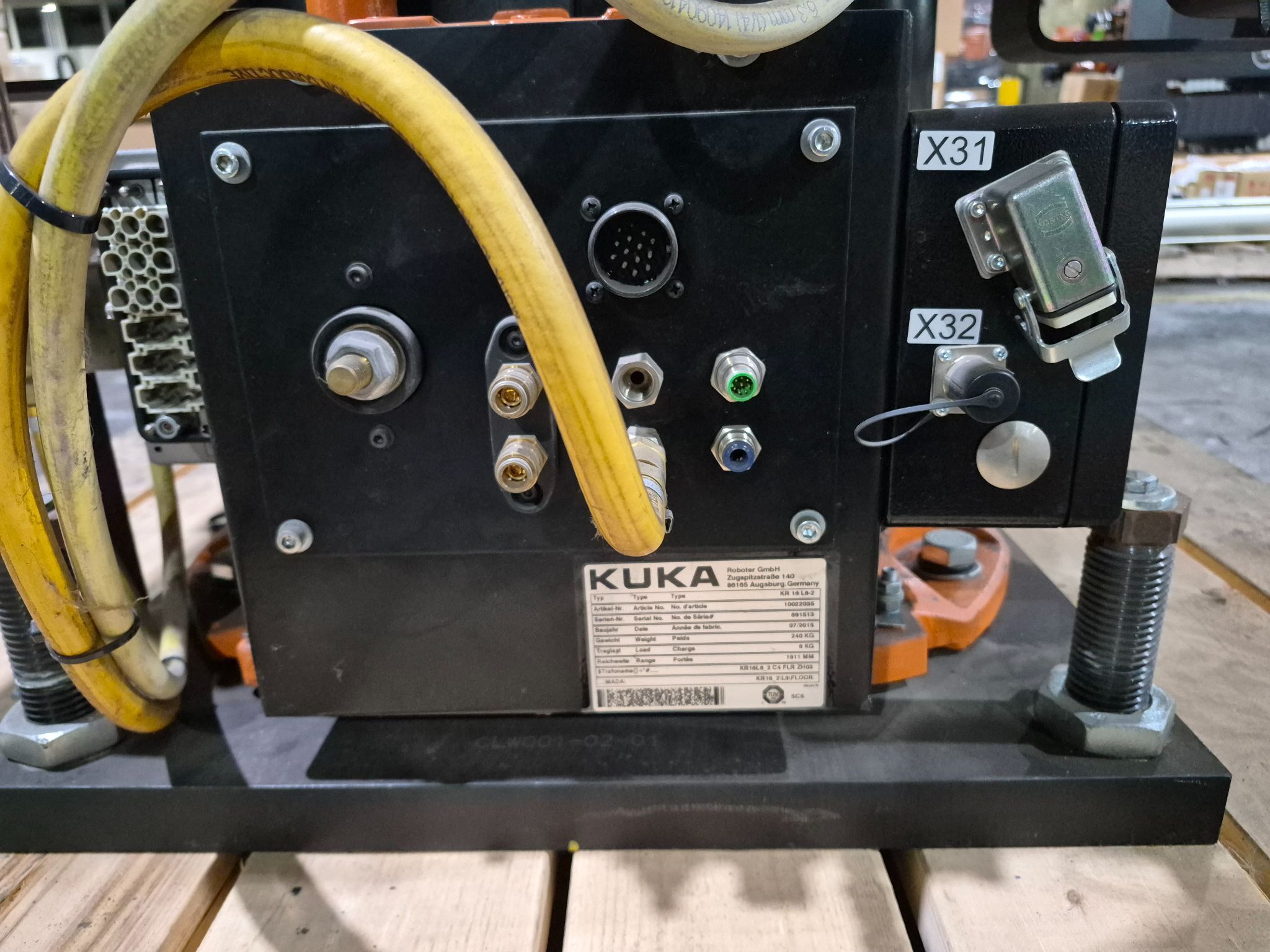 KUKA KR 16 L6-2 Robot Complete w/ KR C4 NA Controls NEW (Missing Pendant) 5