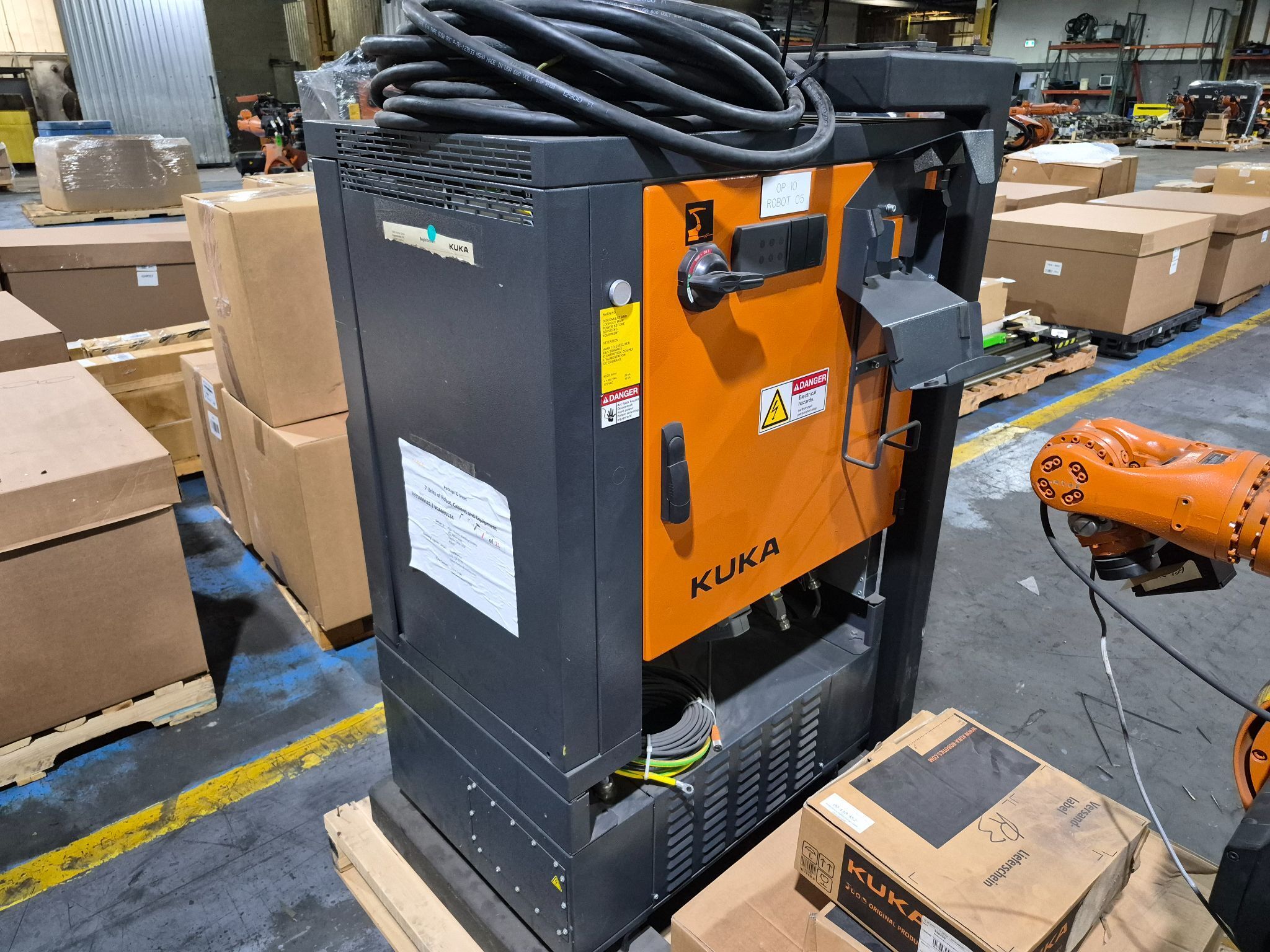 KUKA KR 16 L6-2 Robot Complete w/ KR C4 NA Controls NEW (Missing Pendant) 7