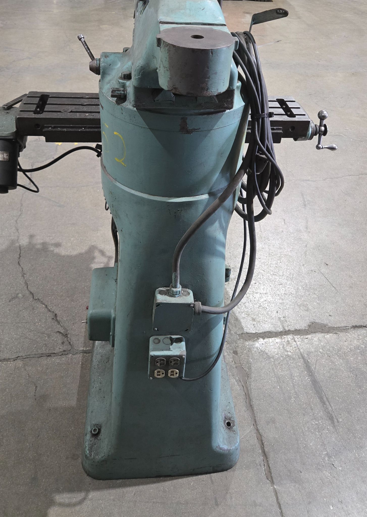 Bridgeport 153998 Vertical Milling Machine USED 3