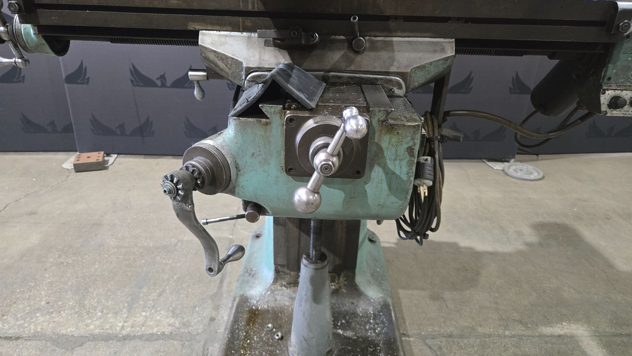 Bridgeport 153998 Vertical Milling Machine USED 9