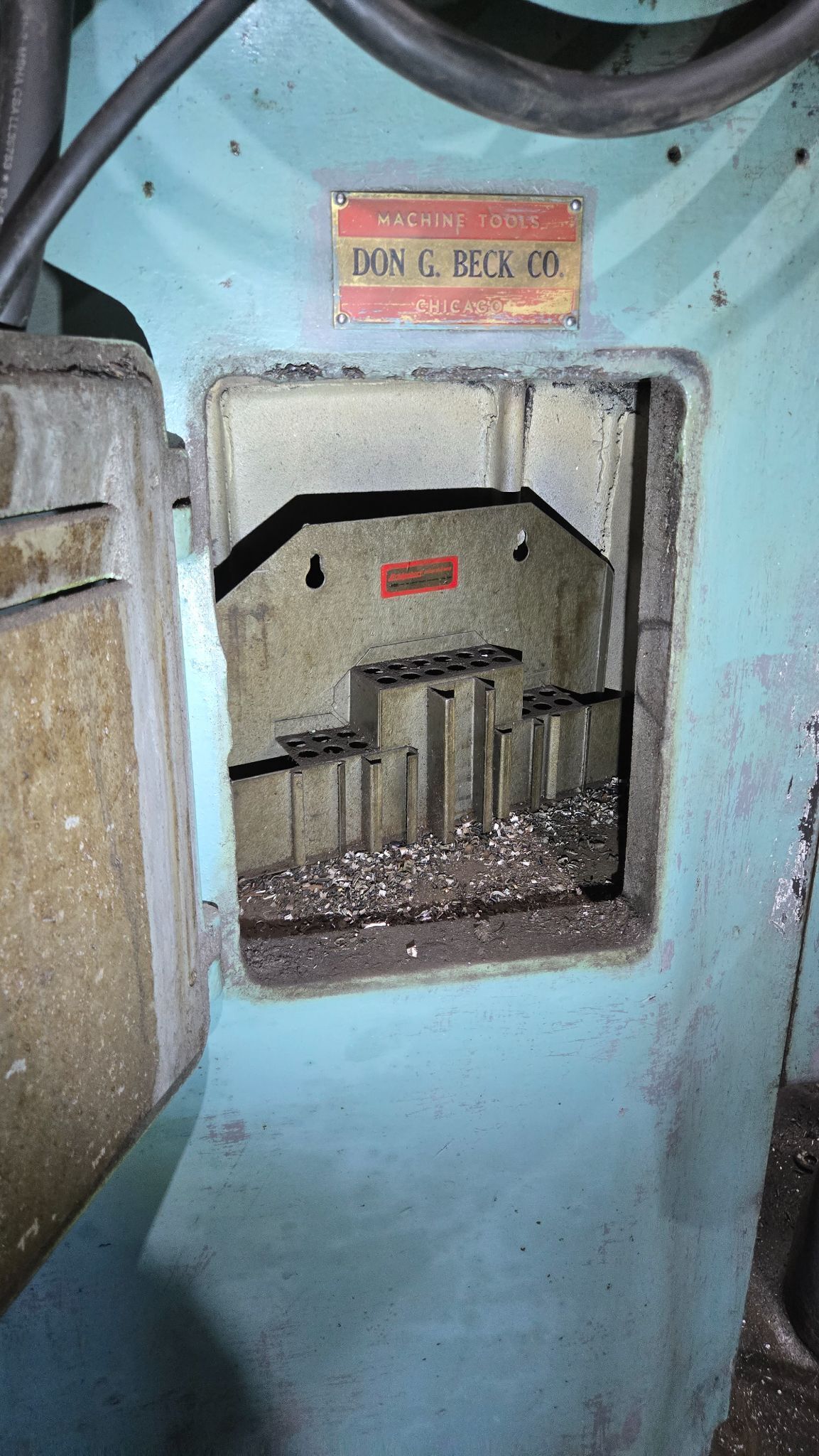 Bridgeport 153998 Vertical Milling Machine USED 11