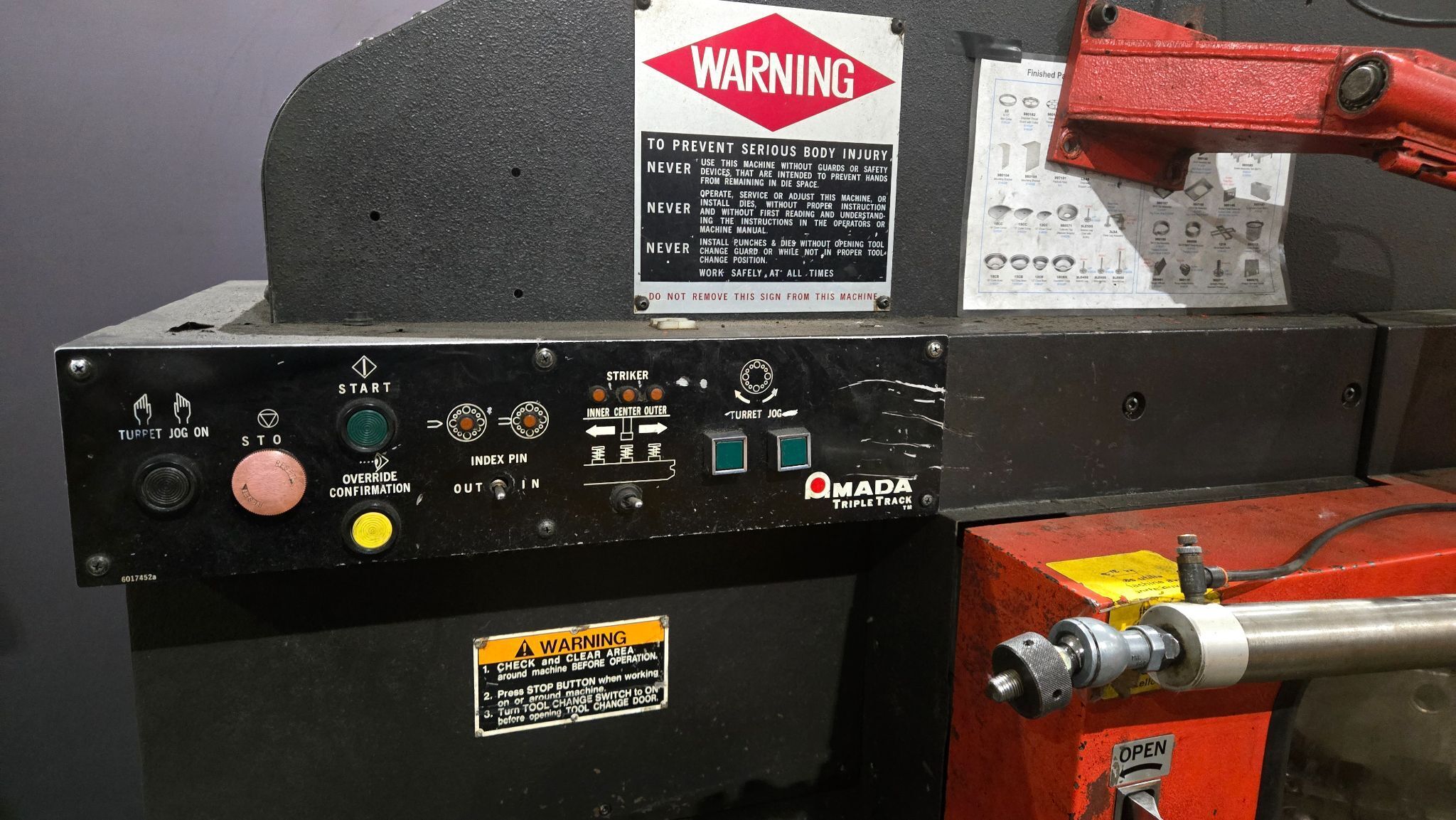 Amada VIPROS 345 CNC Turret Punch Press with AMADAN-OP-C & Yuken Hydraulic Unit USED 2
