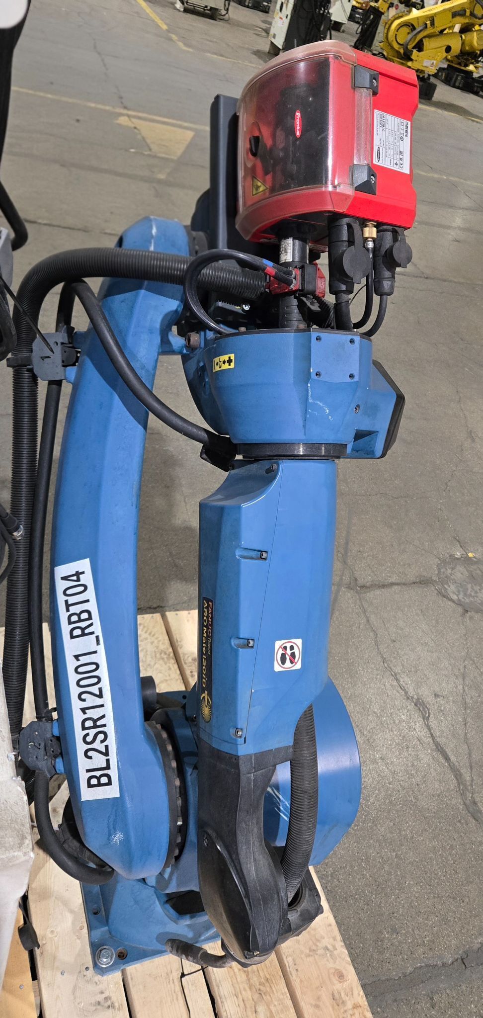Fanuc Arc Mate 120iD Complete with R-30iB Plus Controller and TPS 400i USED 5
