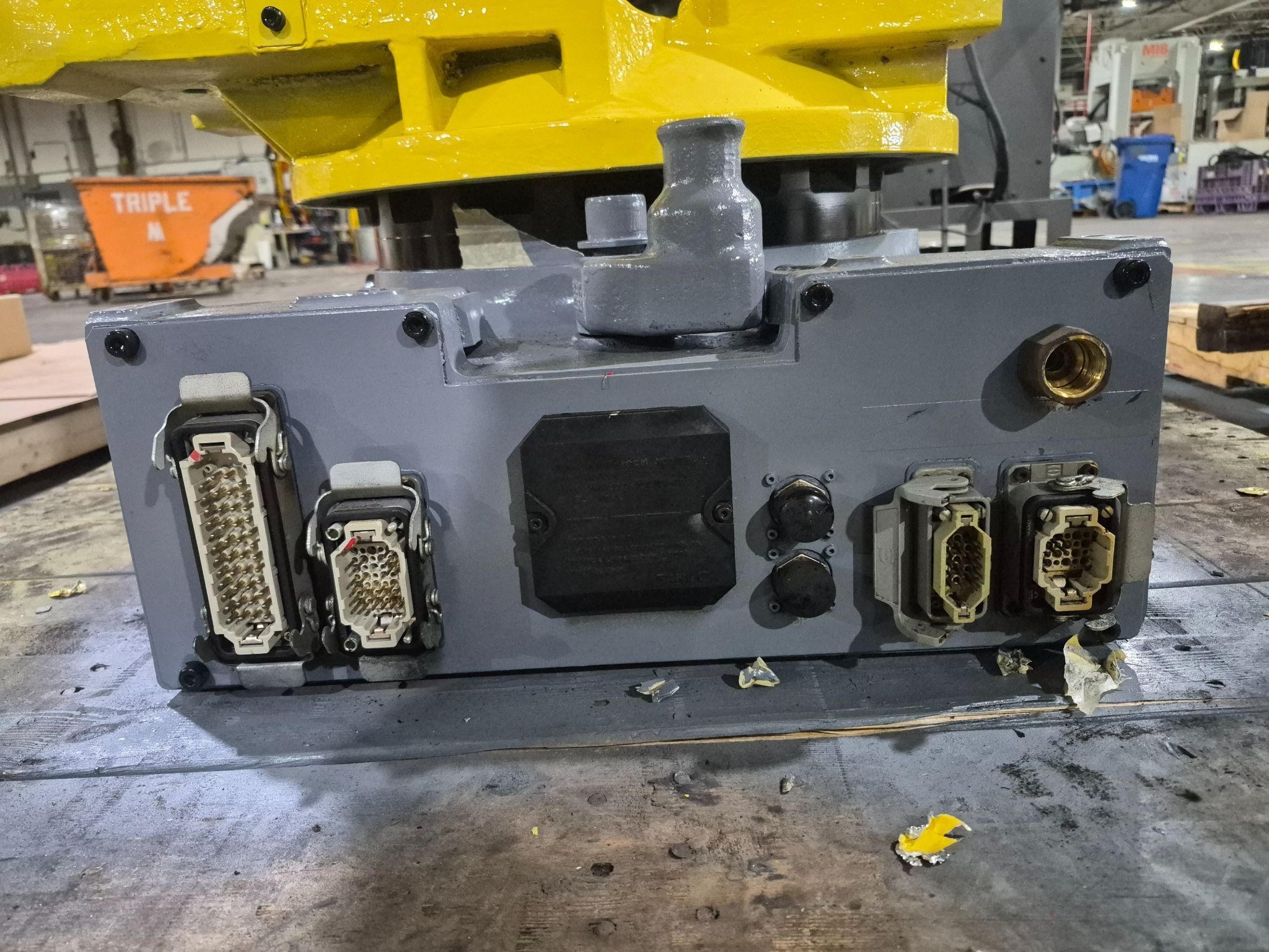 FANUC R-2000iB/210F Complete w/ R-30iB Controls USED 4