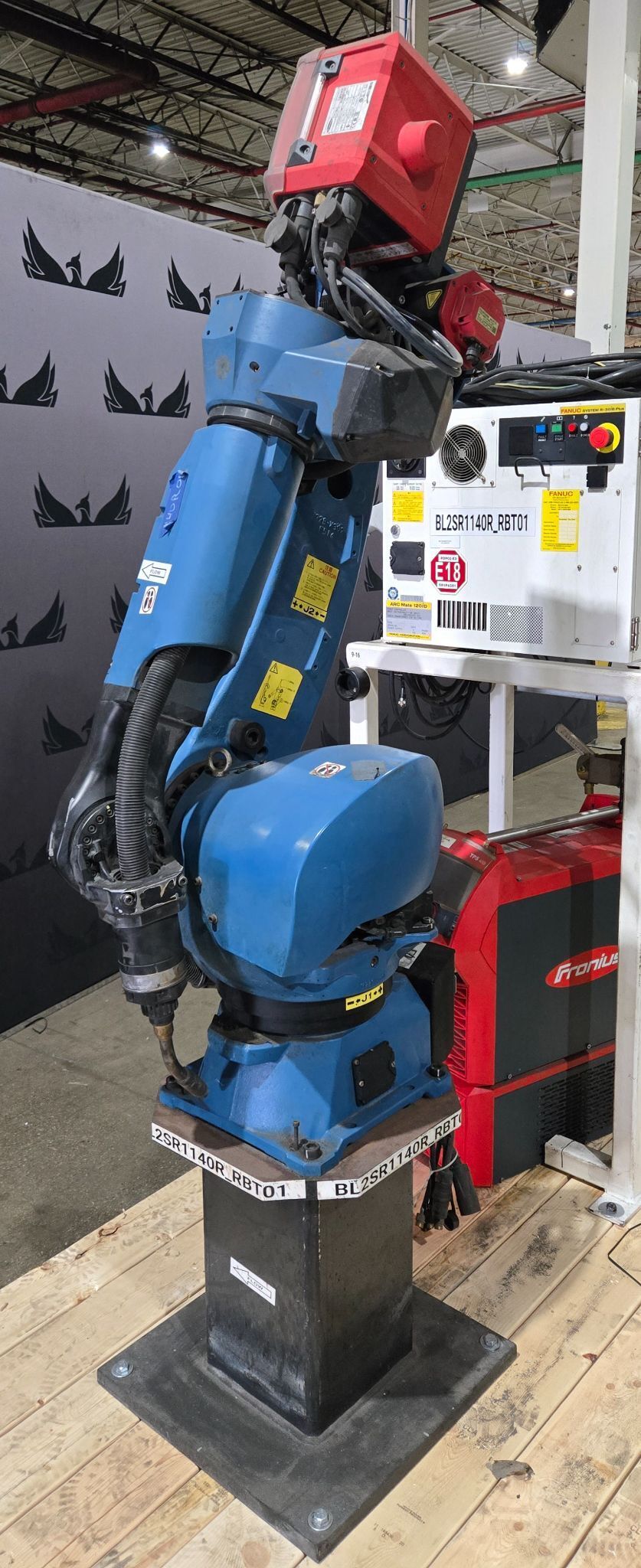 FANUC Arc Mate 120iD Complete w/ R-30iB Plus Controller, TPS 400i Weld Package & 20" Riser USED 5