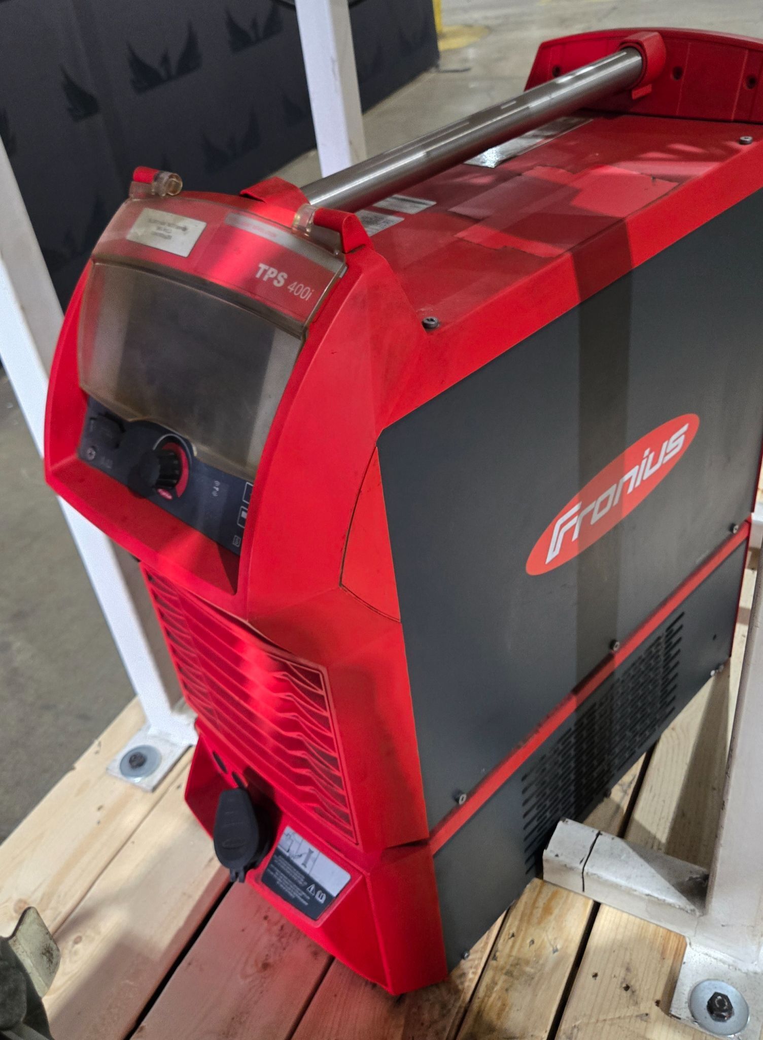 FANUC Arc Mate 120iD Complete w/ R-30iB Plus Controller, TPS 400i Weld Package & 20" Riser USED 13