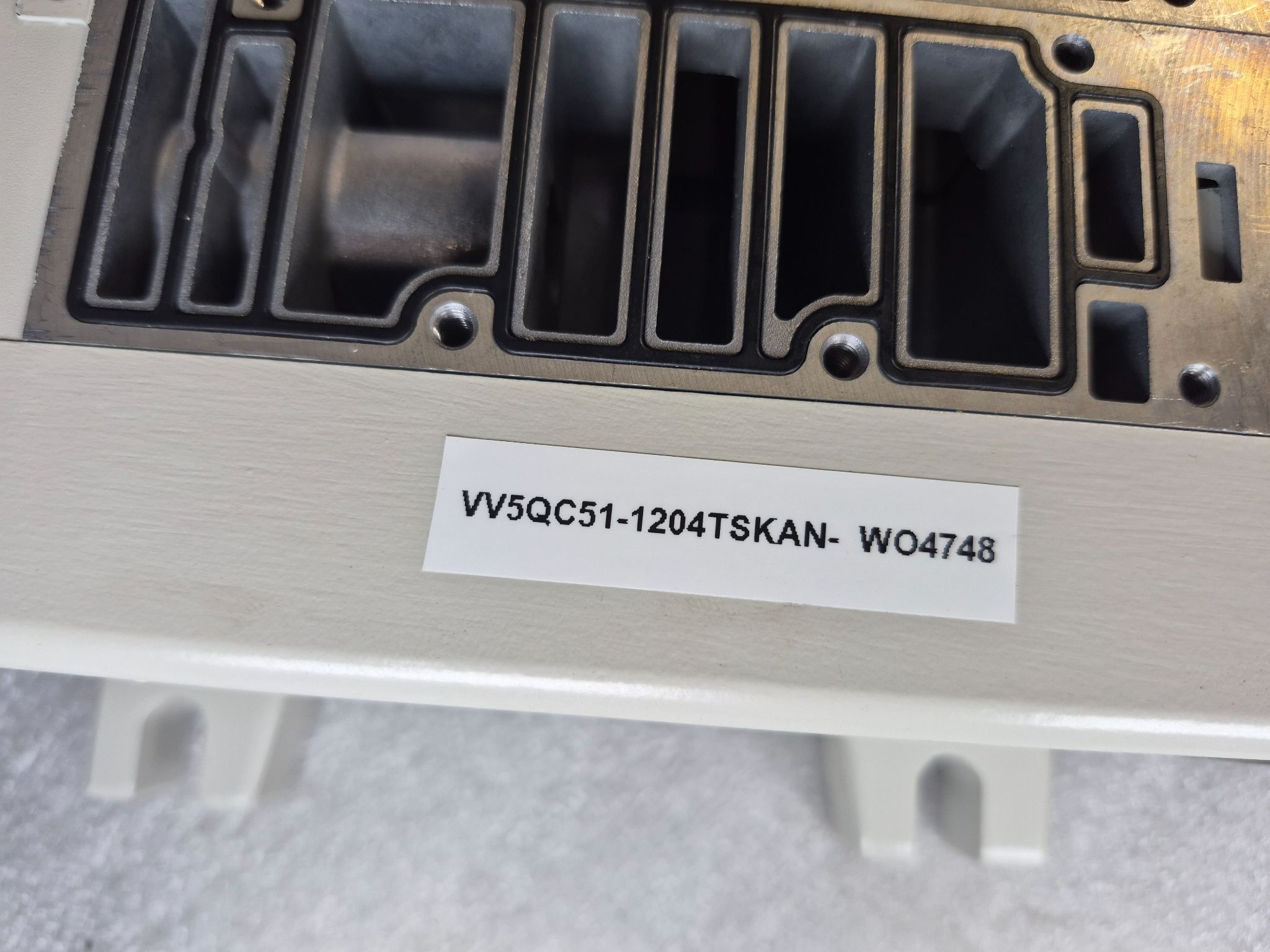 SMC VV5QC51‑1204TSKAN VQC Manifold 4/5 Port Solenoid Valve NEW 2