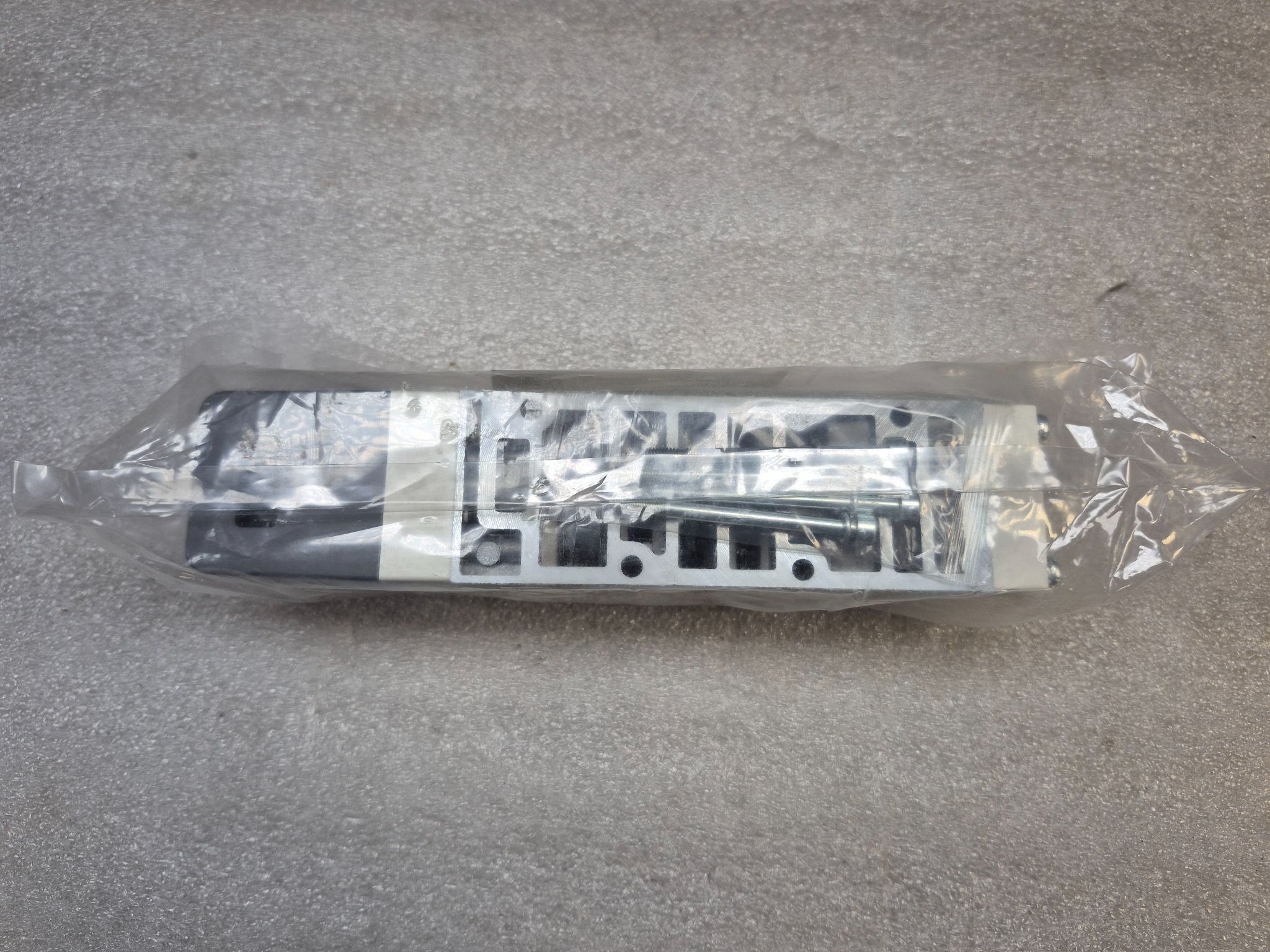 SMC VQC5501‑51 3‑Position Pressure Center Solenoid Valve NEW 2