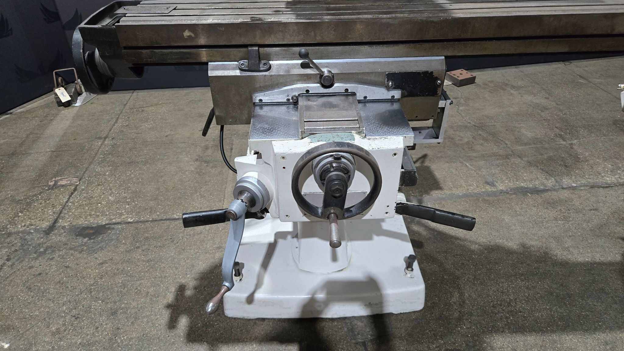 BRIDGEPORT Series II Vertical Milling Machine 2 HP 3-Phase USED 3