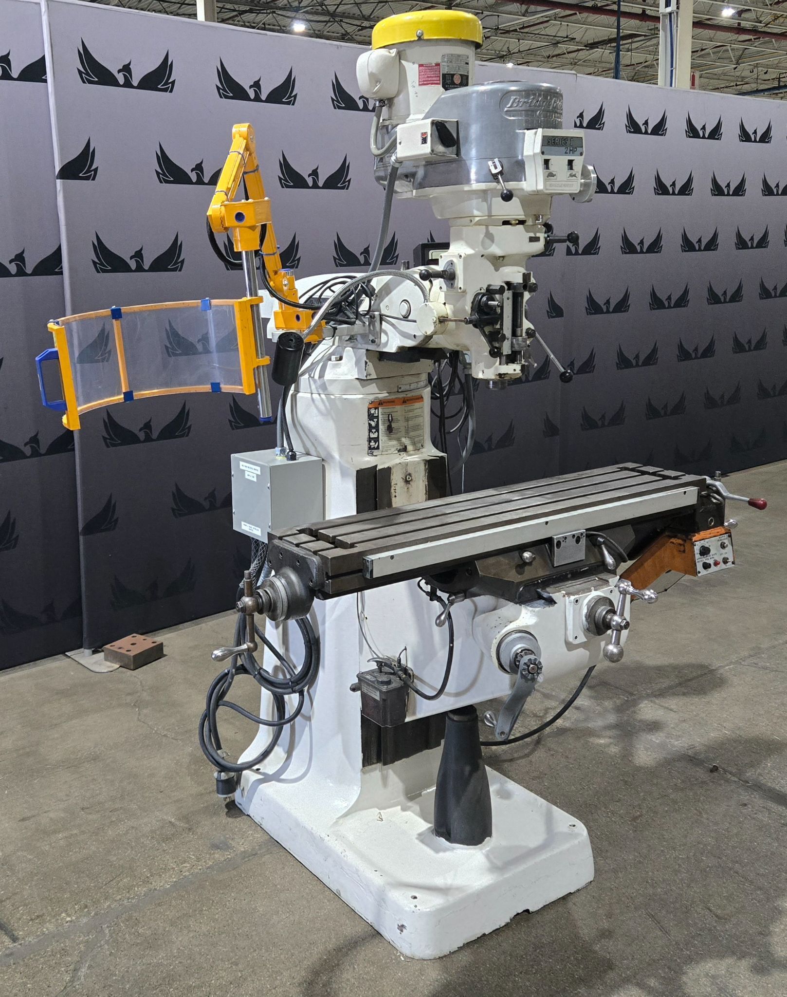 BRIDGEPORT SERIES I 2HP VERTICAL MILLING MACHINE USED 2
