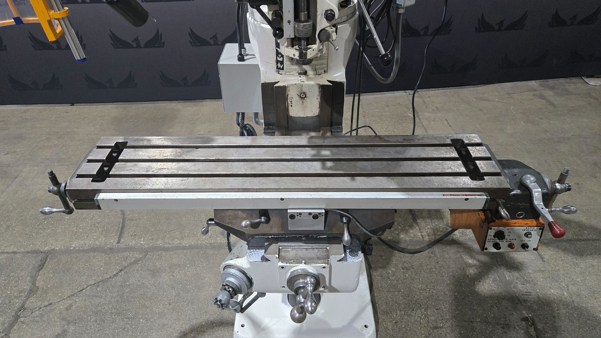 BRIDGEPORT SERIES I 2HP VERTICAL MILLING MACHINE USED 3