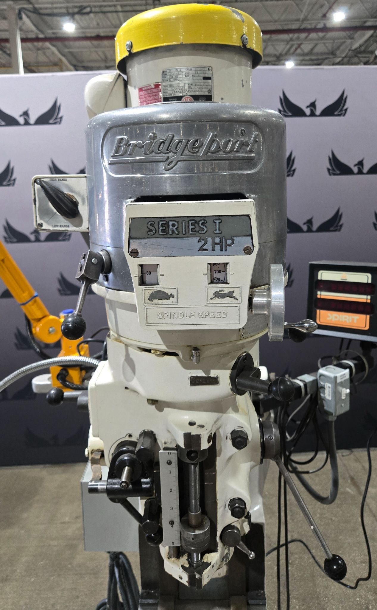 BRIDGEPORT SERIES I 2HP VERTICAL MILLING MACHINE USED 7