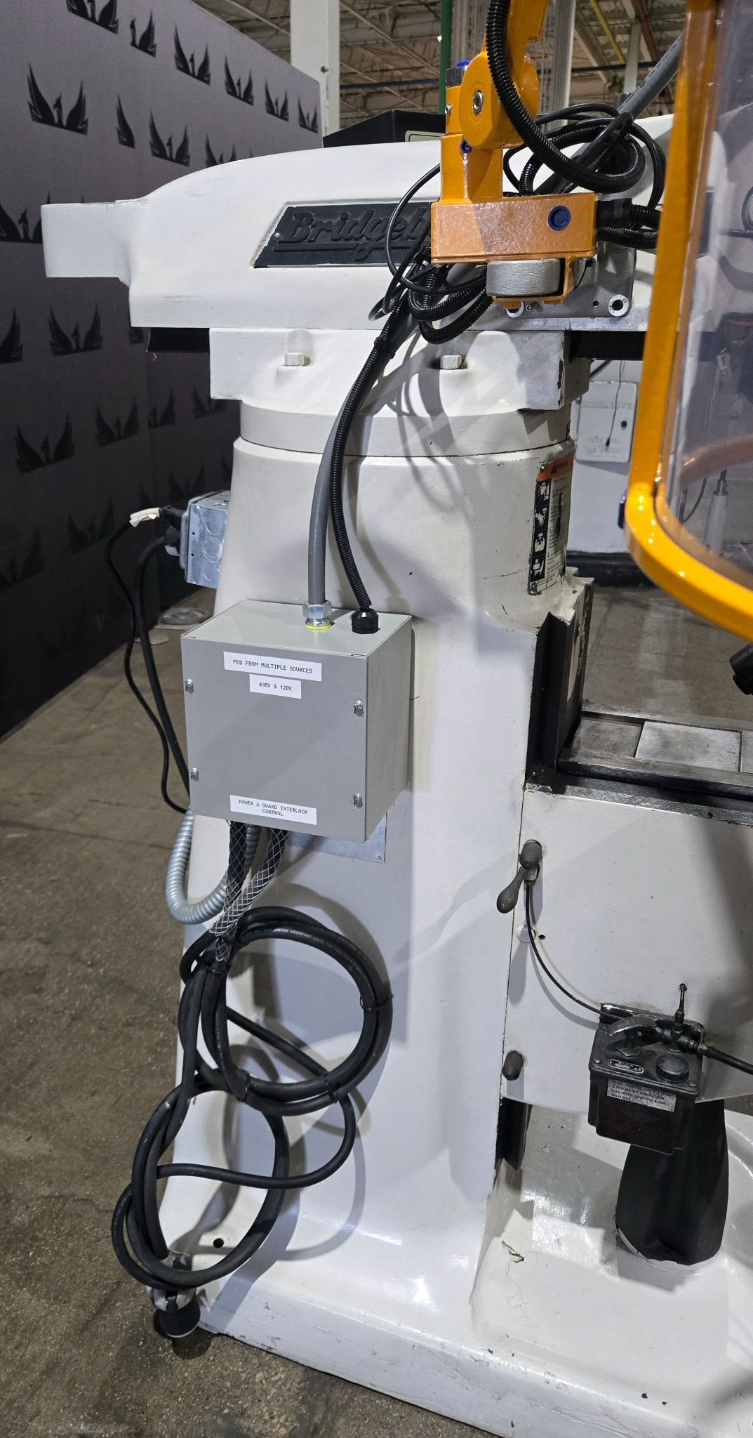 BRIDGEPORT SERIES I 2HP VERTICAL MILLING MACHINE USED 11