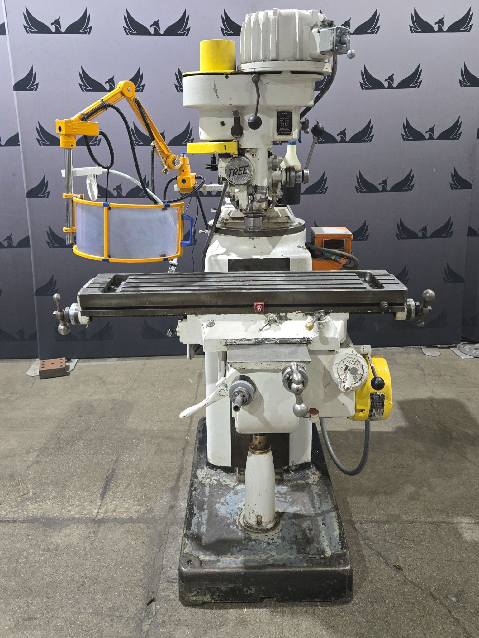 TREE 2UVR Vertical Milling Machine USED 0