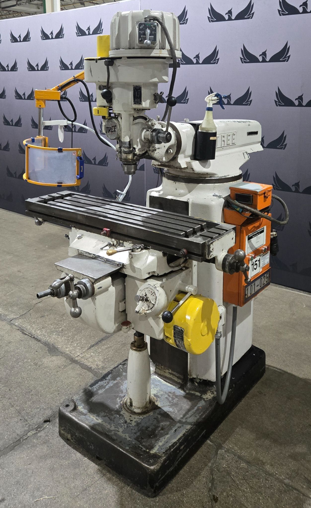 TREE 2UVR Vertical Milling Machine USED 1