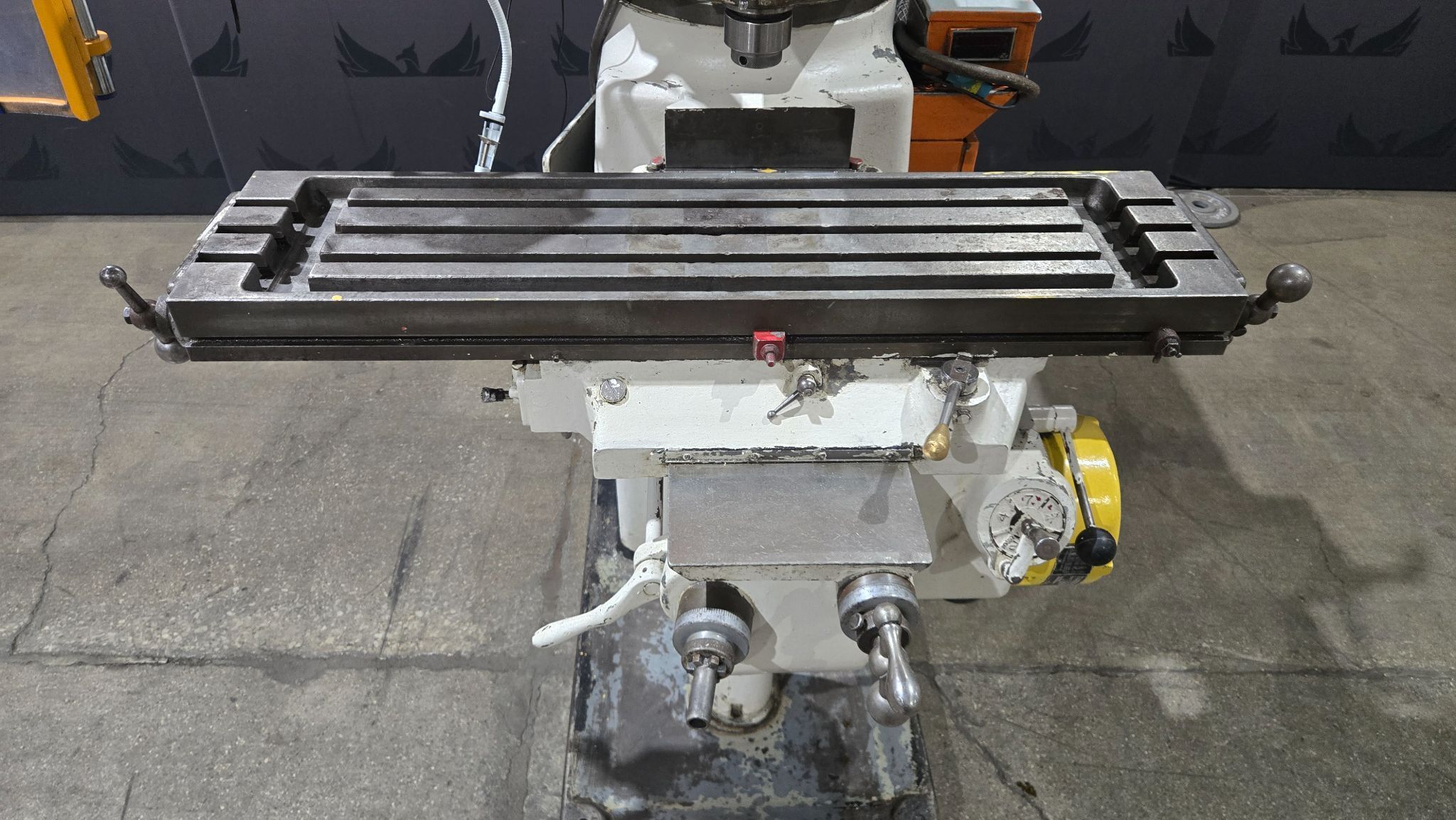 TREE 2UVR Vertical Milling Machine USED 5