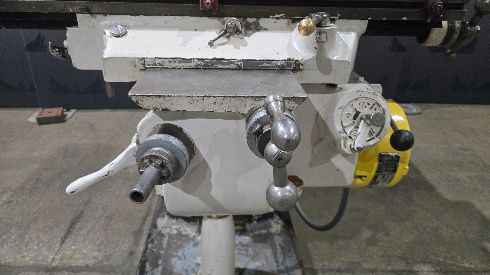 TREE 2UVR Vertical Milling Machine USED 6