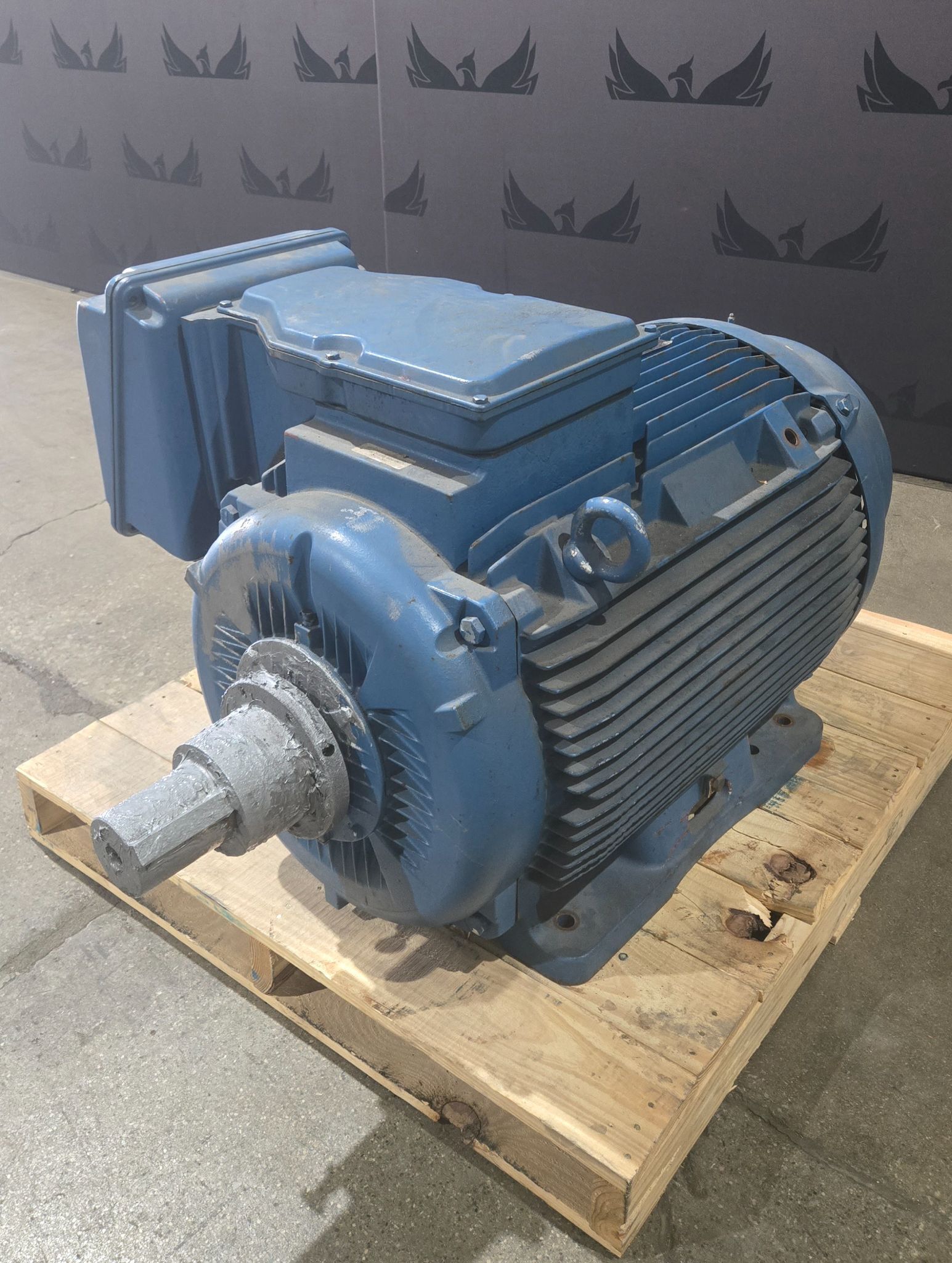 WEG 20018ET30RB447T-W22 200HP Electric Motor 460/230V USED 2