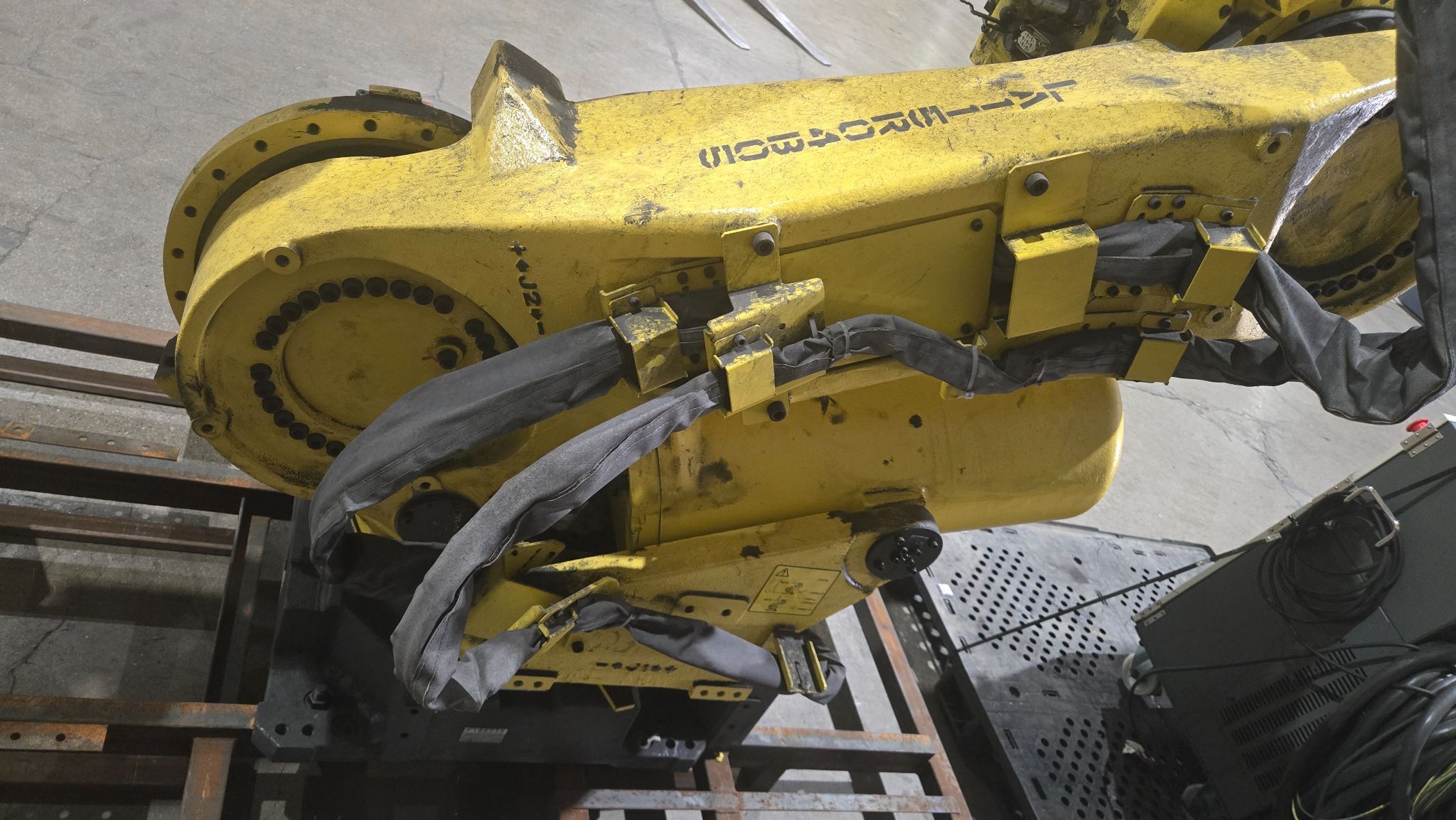 FANUC R-2000iB/185L Complete with R-30iB Controller USED 5